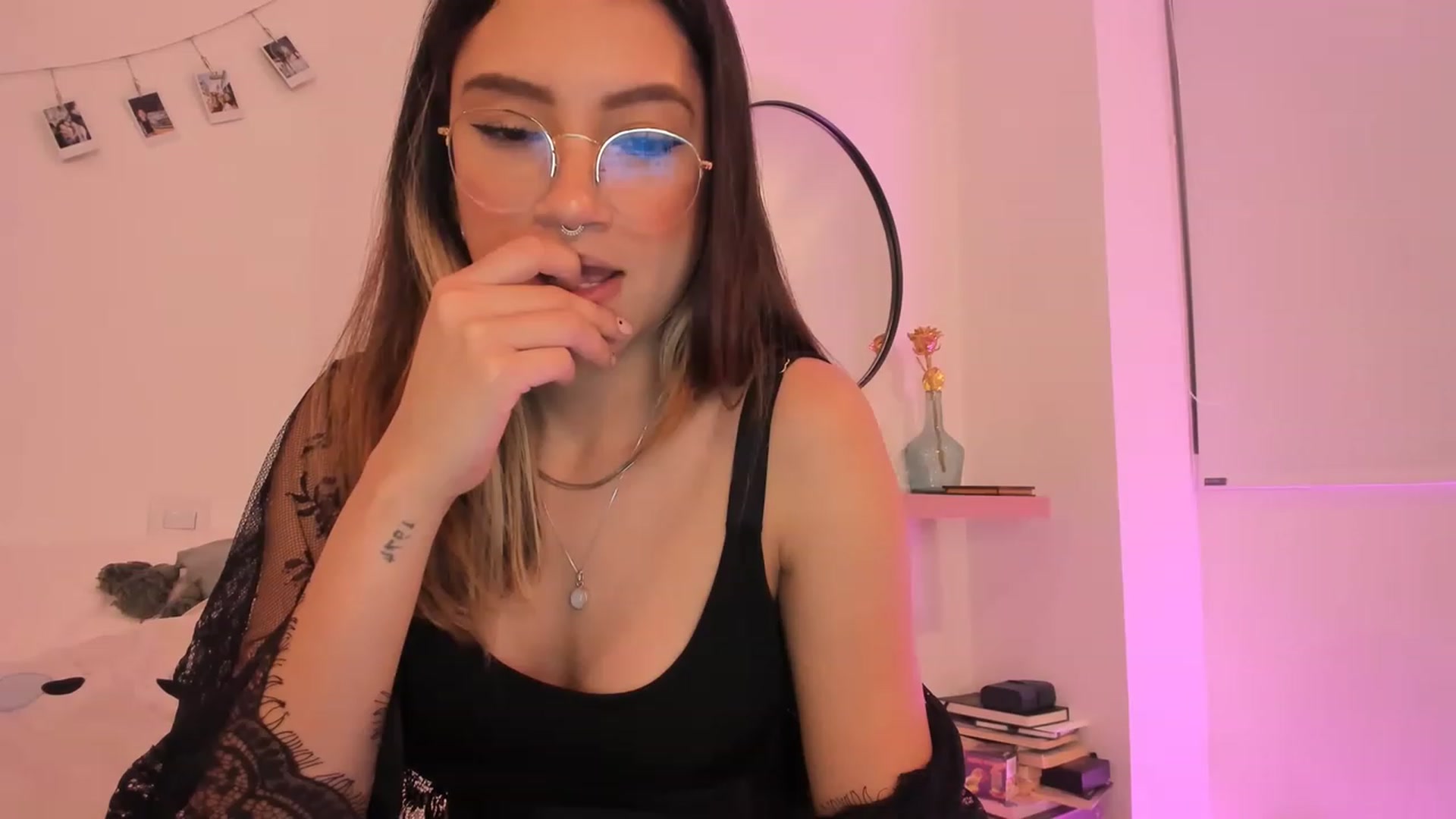 Gallery image thumbnail from Lindsoft's myfreecams stream on, 03/25/2023, 04:06 image 19 of 20