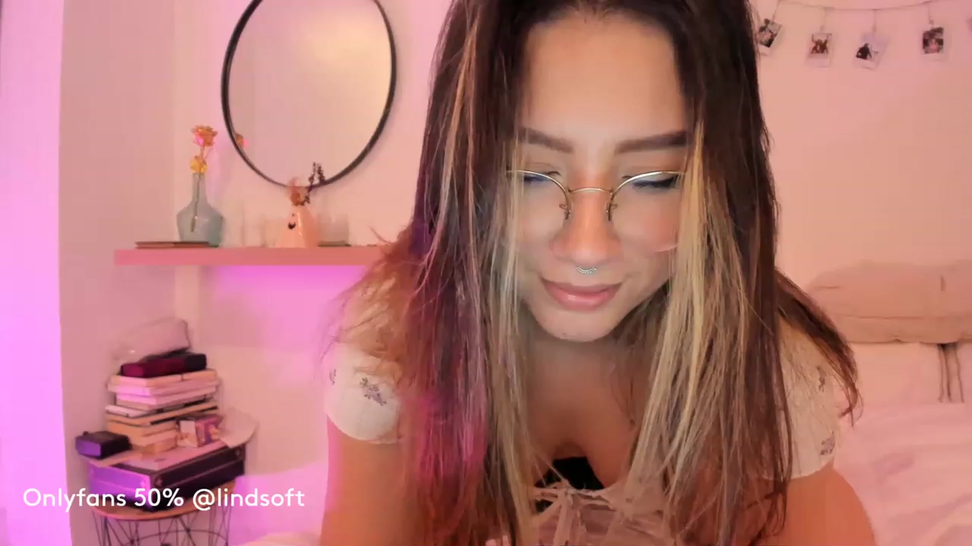 Gallery image thumbnail from Lindsoft's myfreecams stream on, 03/29/2023, 04:04 image 1 of 20