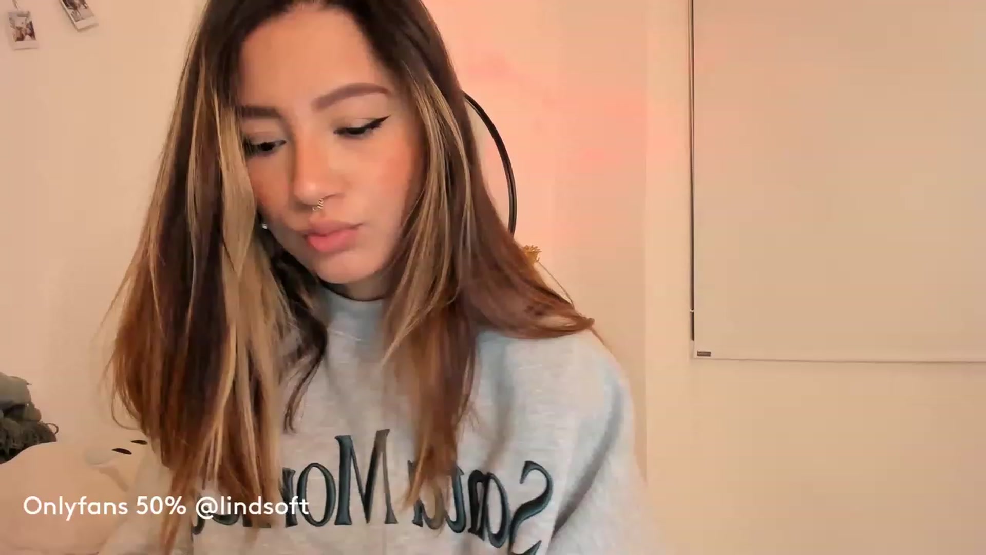 Gallery image thumbnail from Lindsoft's myfreecams stream on, 04/05/2023, 02:54 image 2 of 20