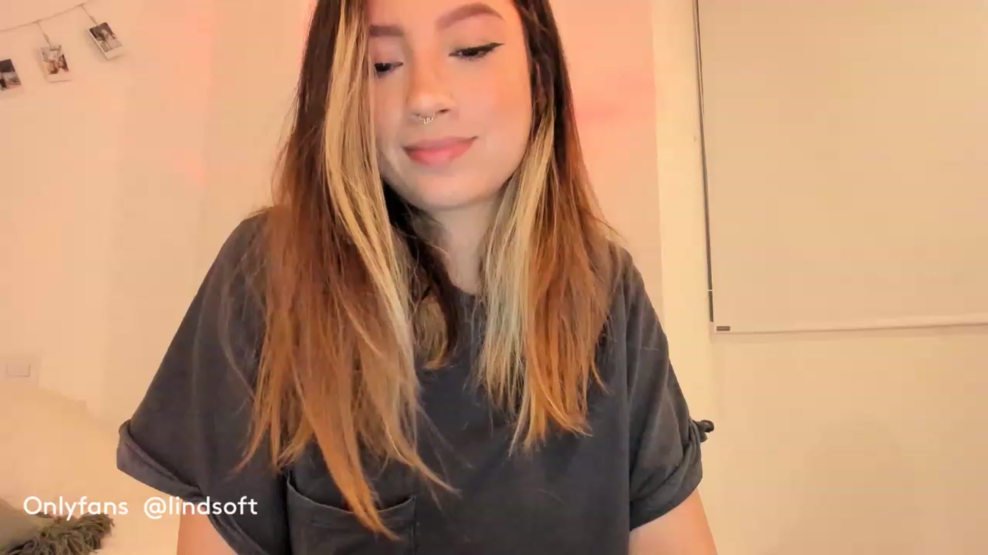 Gallery image thumbnail from Lindsoft's myfreecams stream on, 04/06/2023, 02:21 image 20 of 20