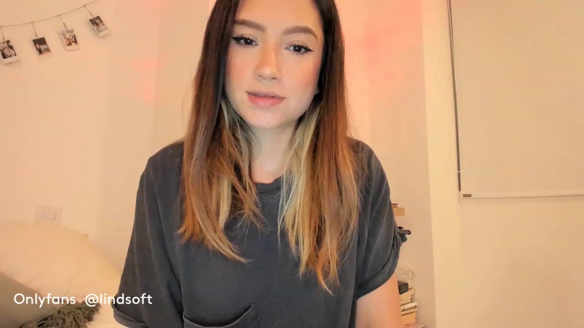Gallery image thumbnail from Lindsoft's myfreecams stream on, 04/06/2023, 02:21 image 3 of 20