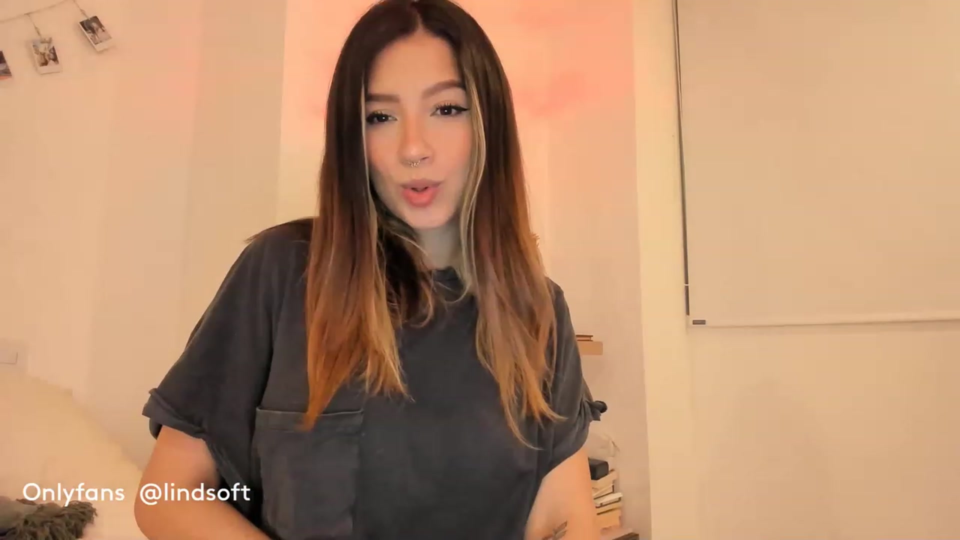 Gallery image thumbnail from Lindsoft's myfreecams stream on, 04/06/2023, 02:21 image 5 of 20