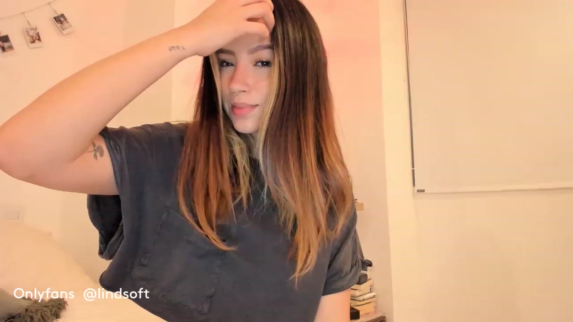 Gallery image thumbnail from Lindsoft's myfreecams stream on, 04/06/2023, 02:21 image 19 of 20