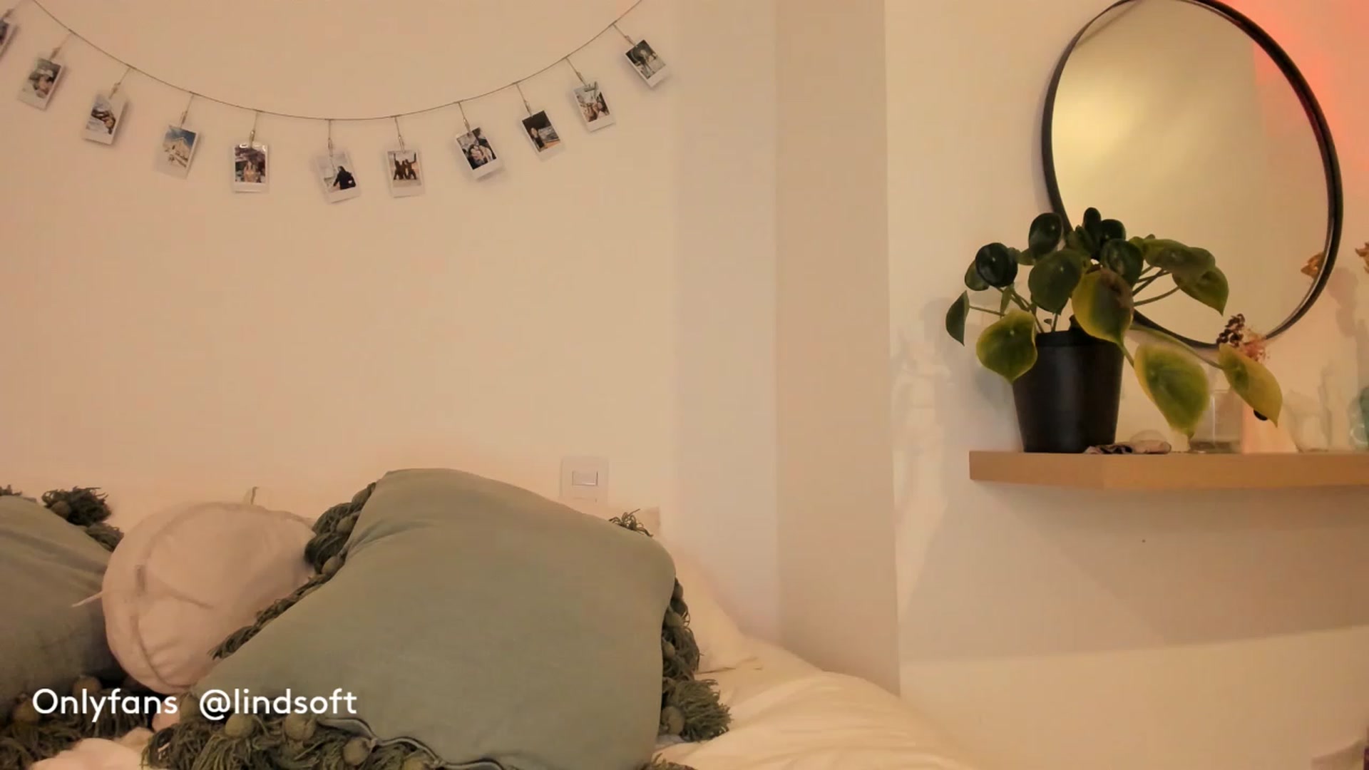 Gallery image thumbnail from Lindsoft's myfreecams stream on, 04/06/2023, 03:06 image 6 of 20