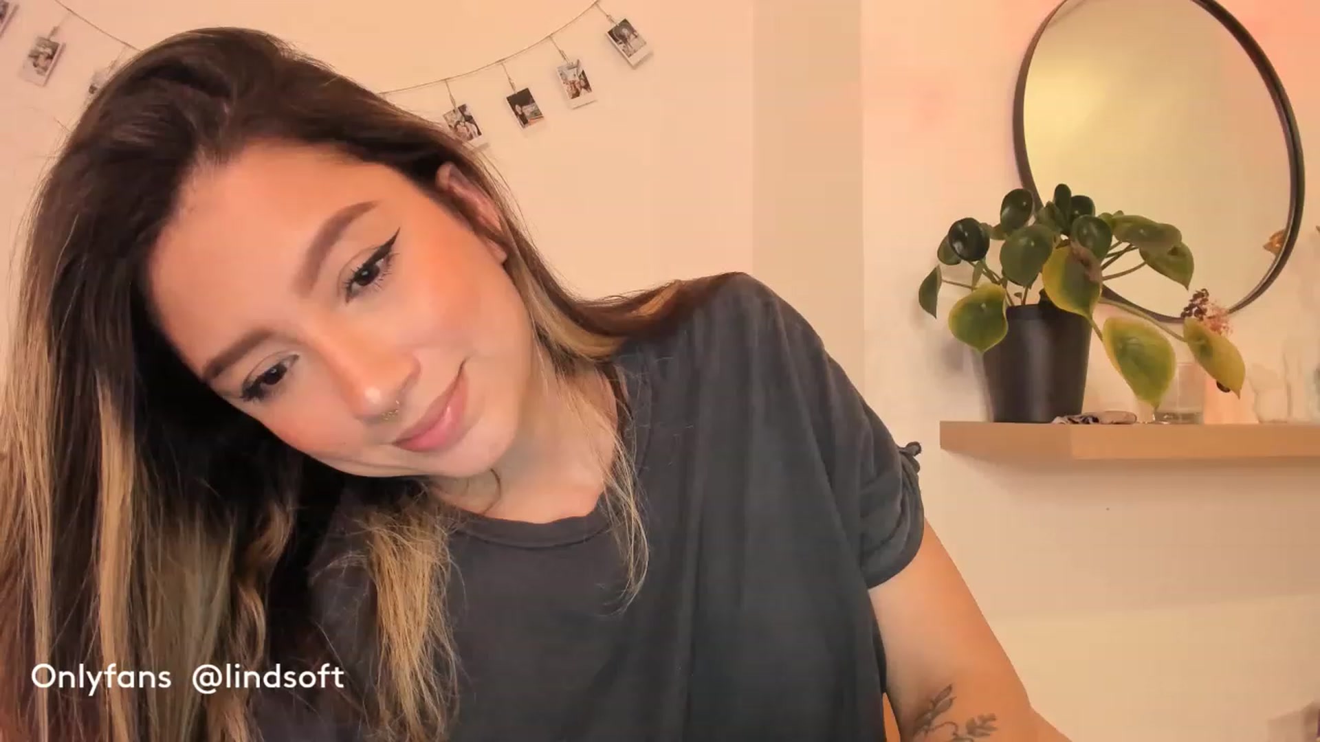 Gallery image thumbnail from Lindsoft's myfreecams stream on, 04/06/2023, 03:06 image 8 of 20