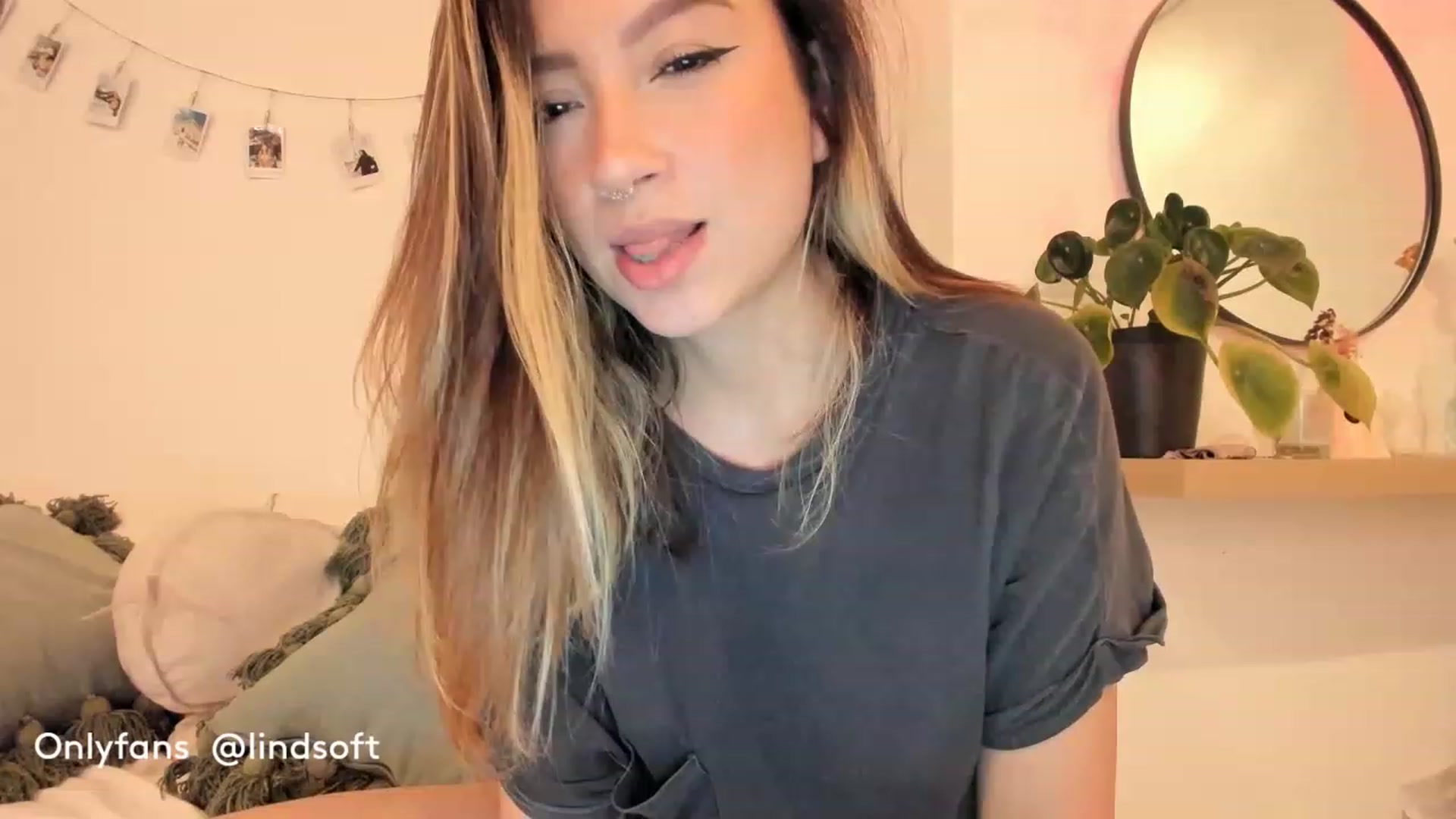Gallery image thumbnail from Lindsoft's myfreecams stream on, 04/06/2023, 03:06 image 5 of 20