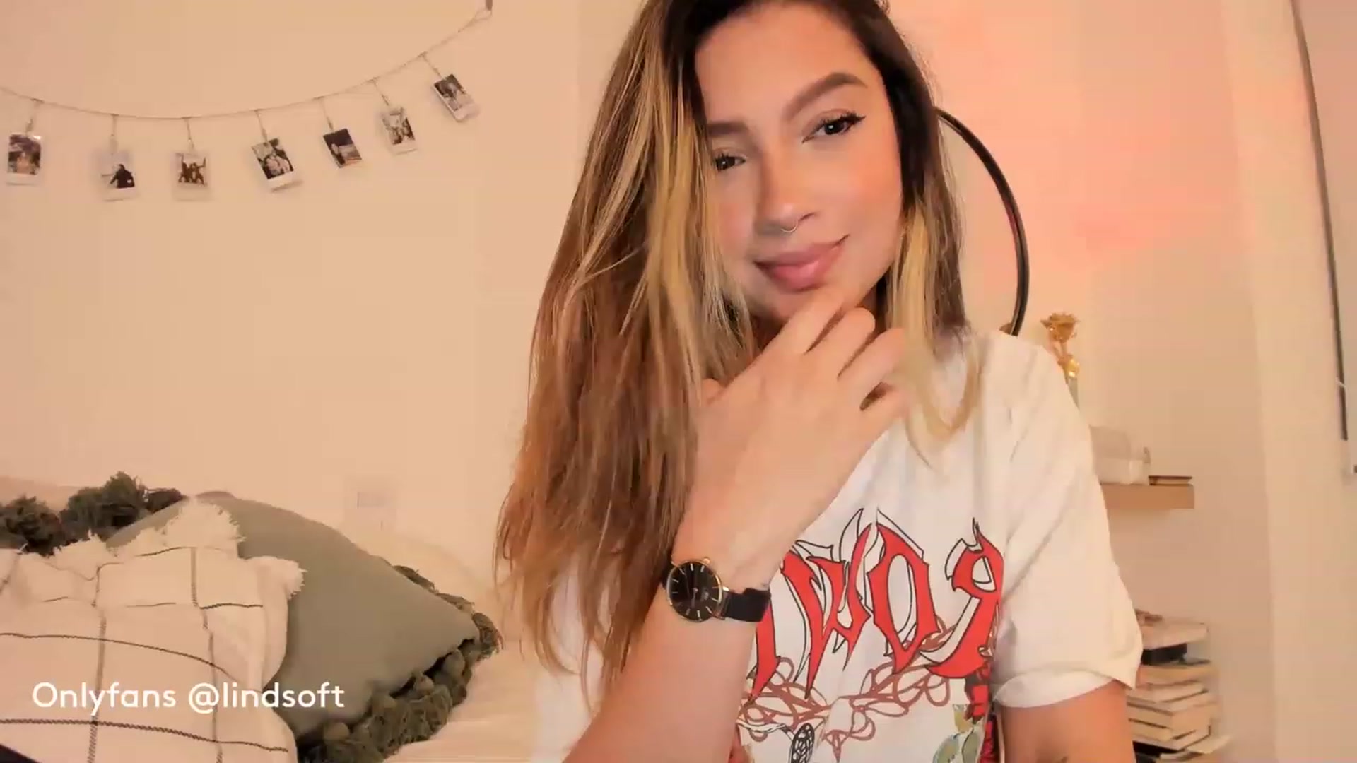 Gallery image thumbnail from Lindsoft's myfreecams stream on, 04/28/2023, 04:04 image 1 of 20