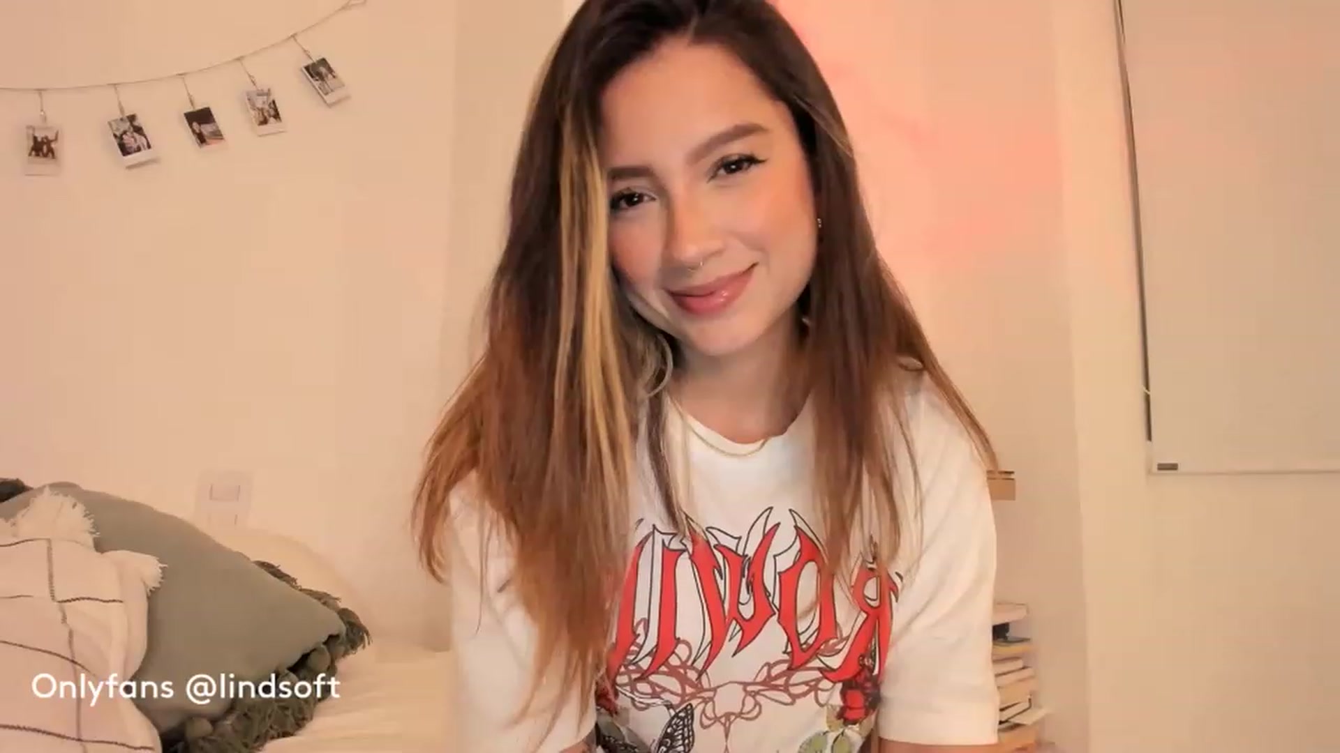Gallery image thumbnail from Lindsoft's myfreecams stream on, 04/28/2023, 04:04 image 2 of 20