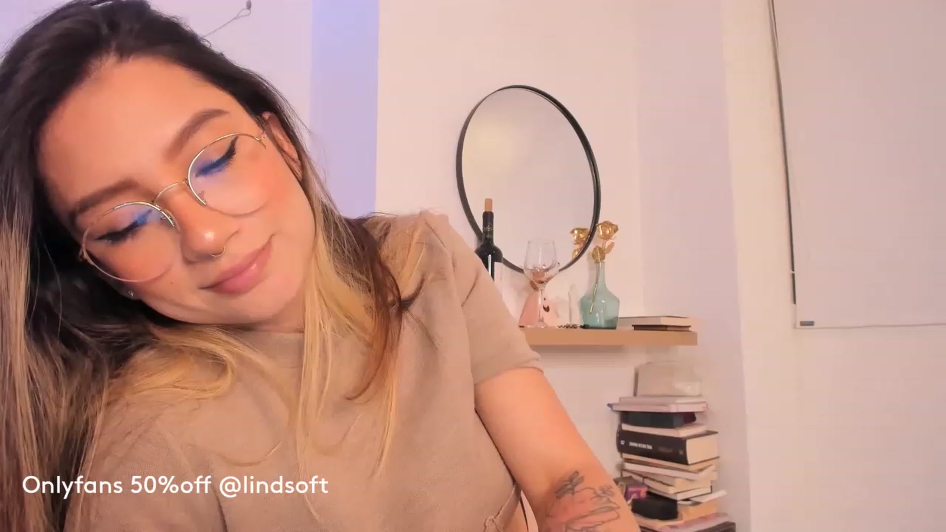 Gallery image thumbnail from Lindsoft's myfreecams stream on, 05/17/2023, 03:52 image 11 of 20