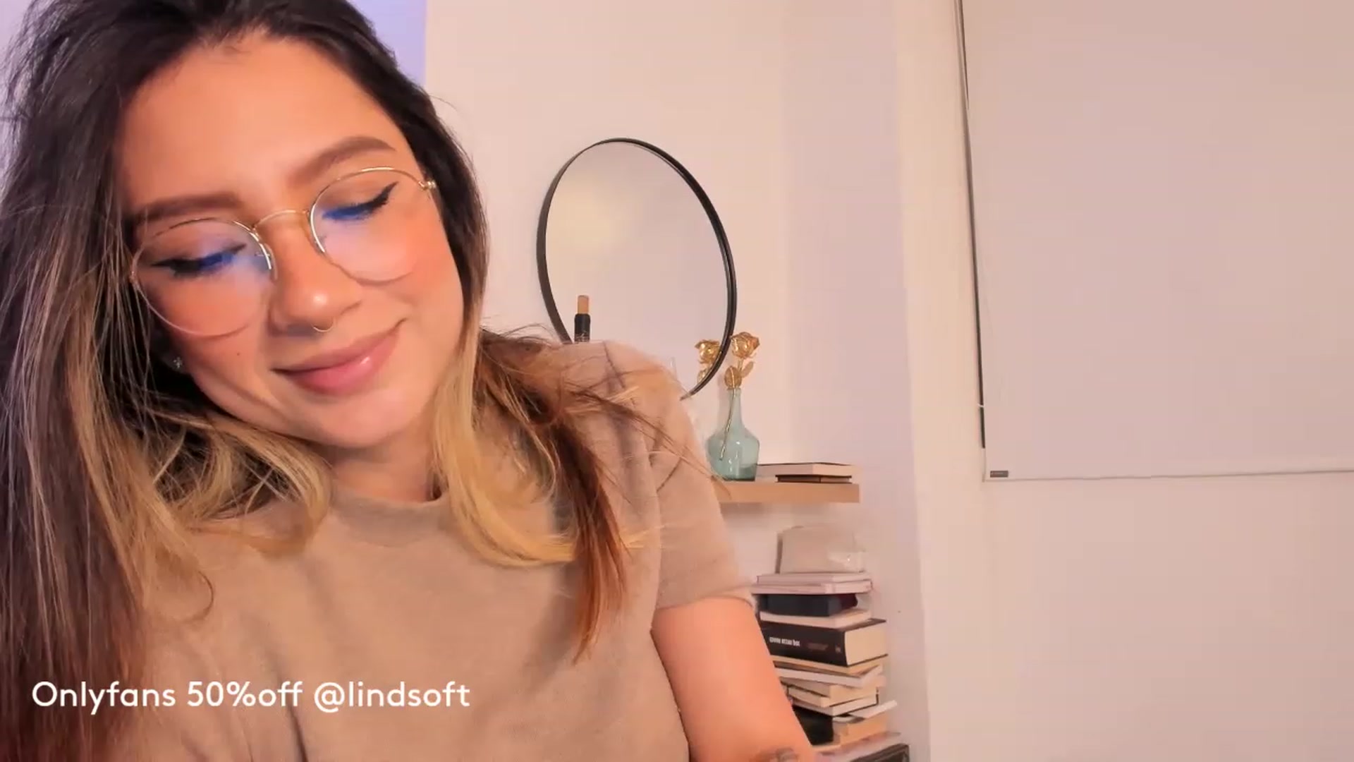 Gallery image thumbnail from Lindsoft's myfreecams stream on, 05/17/2023, 03:52 image 2 of 20