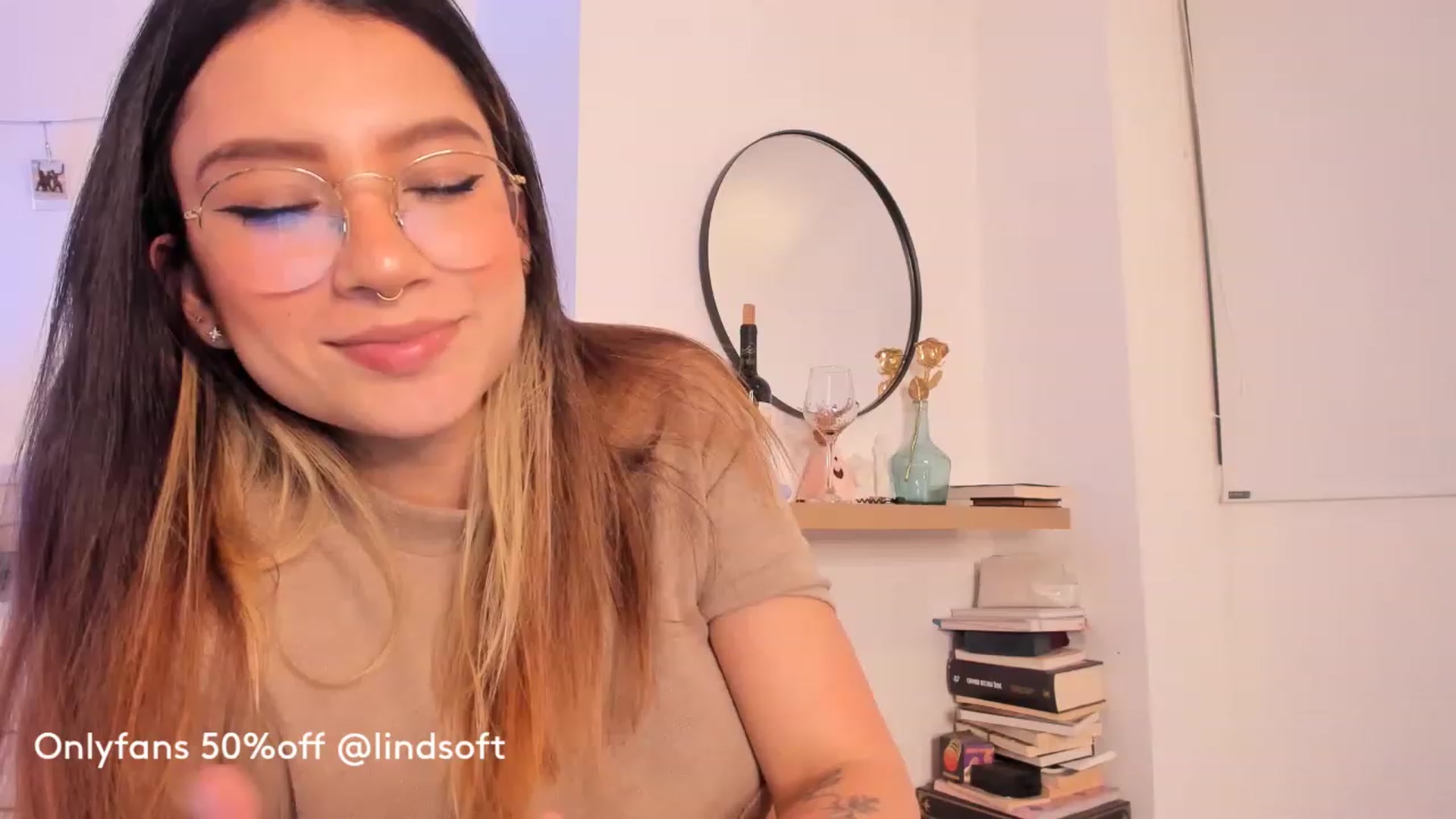 Gallery image thumbnail from Lindsoft's myfreecams stream on, 05/17/2023, 03:52 image 9 of 20