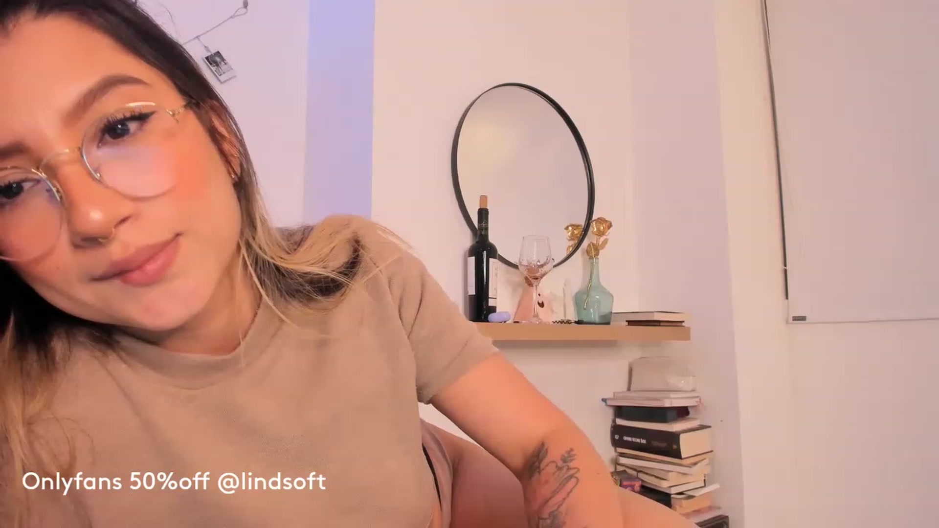 Gallery image thumbnail from Lindsoft's myfreecams stream on, 05/17/2023, 03:52 image 7 of 20