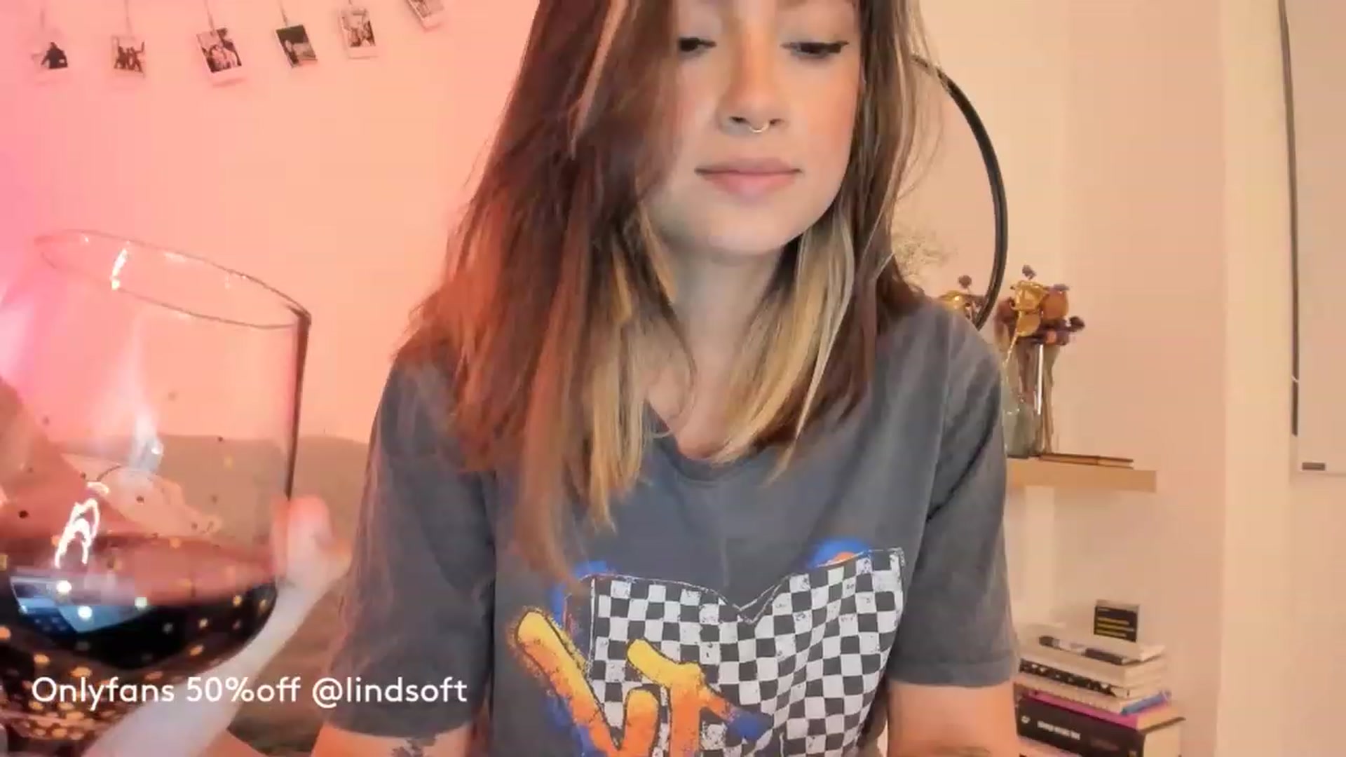 Gallery image thumbnail from Lindsoft's myfreecams stream on, 05/23/2023, 03:34 image 4 of 20