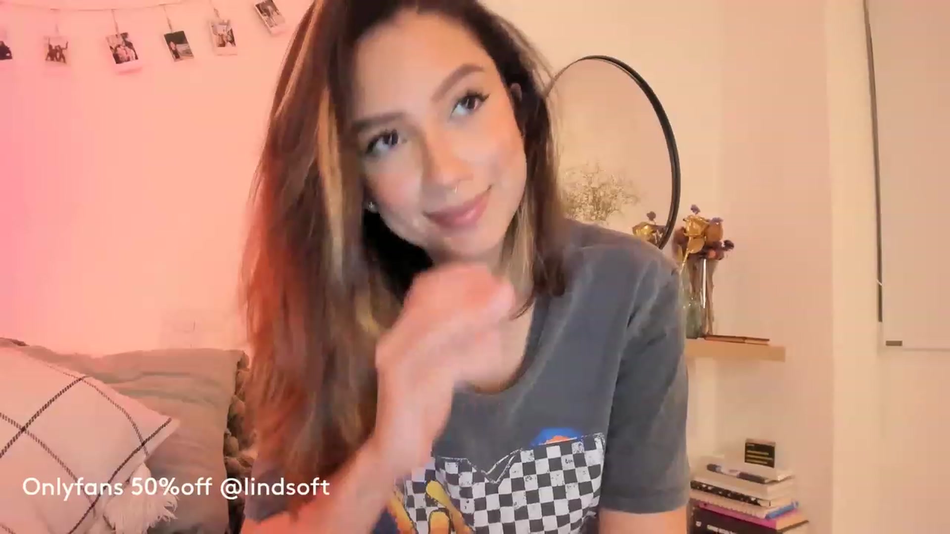 Gallery image thumbnail from Lindsoft's myfreecams stream on, 05/23/2023, 03:34 image 10 of 20