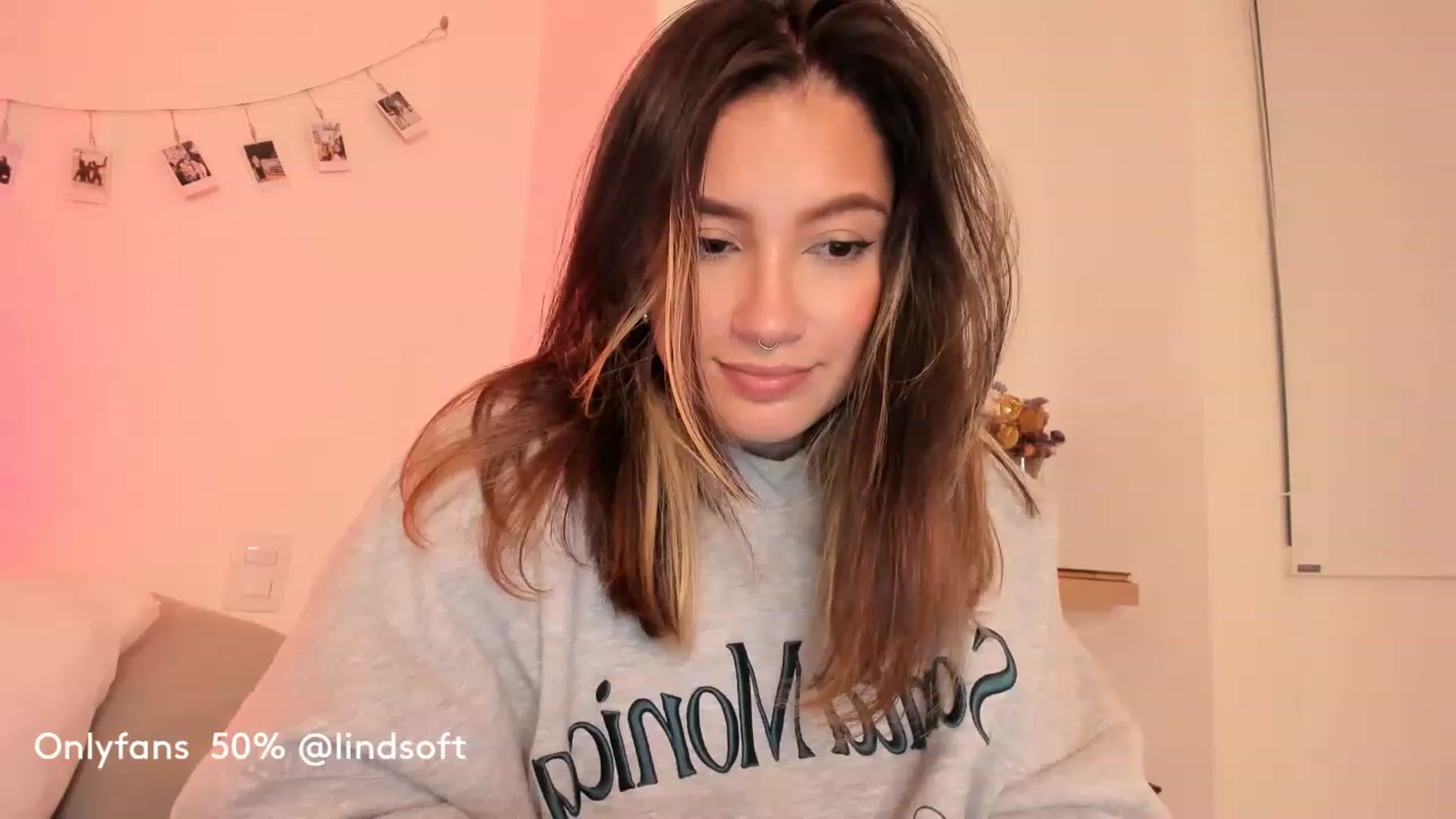 Gallery image thumbnail from Lindsoft's myfreecams stream on, 06/03/2023, 04:15 image 13 of 20