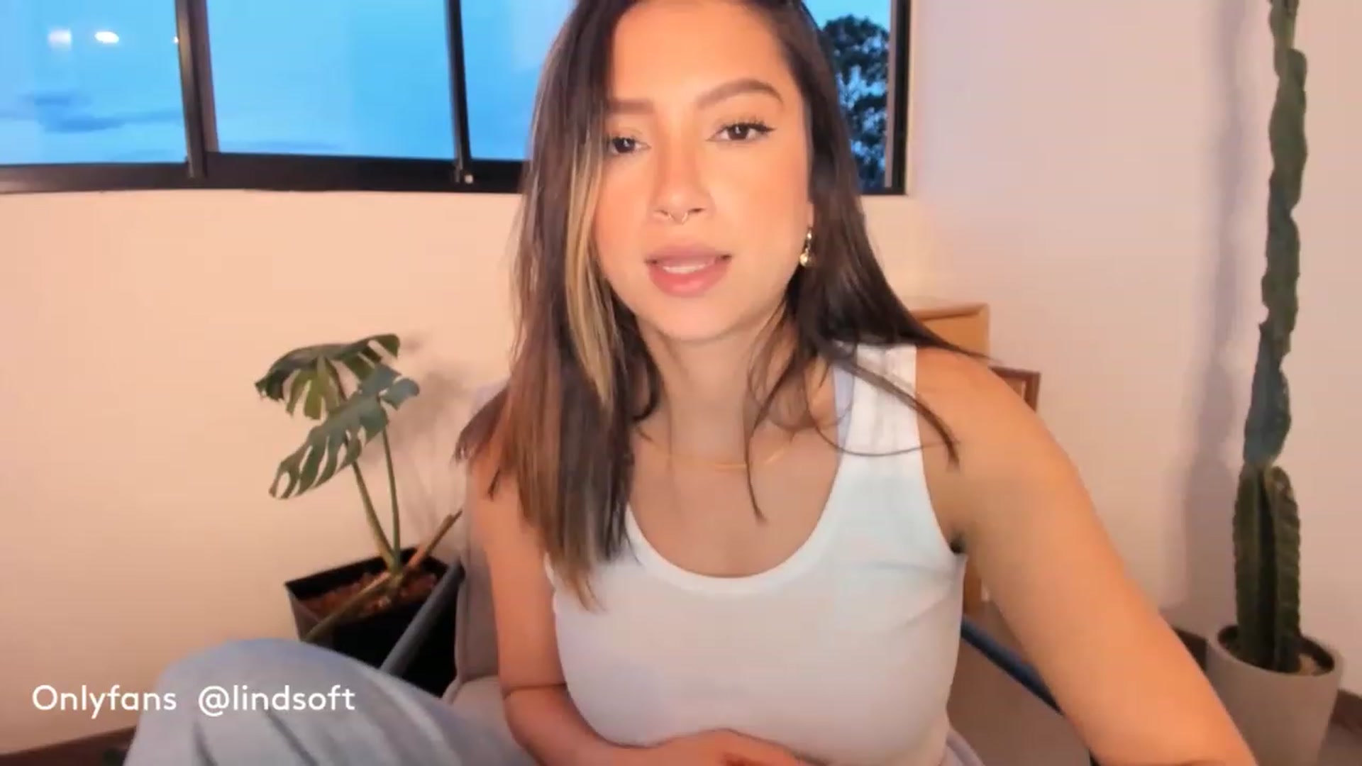 Gallery image thumbnail from Lindsoft's myfreecams stream on, 06/15/2023, 23:45 image 10 of 20