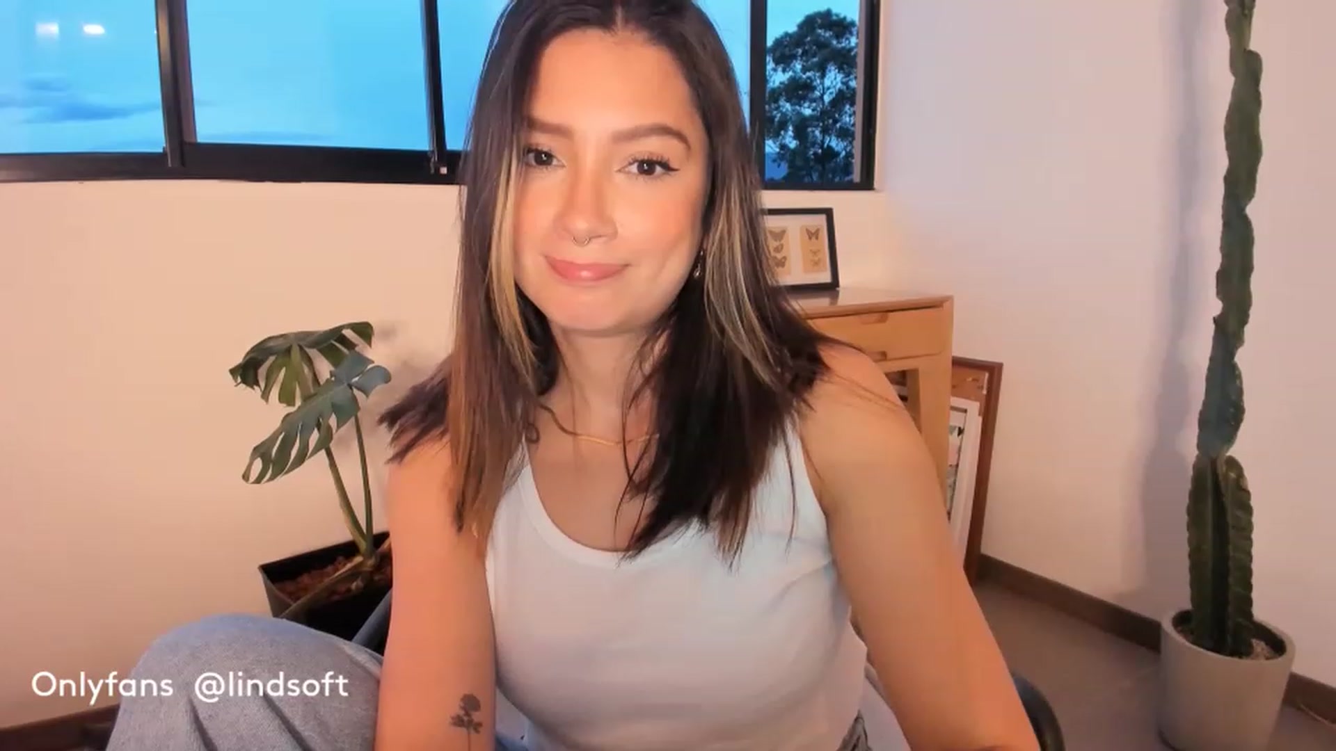 Gallery image thumbnail from Lindsoft's myfreecams stream on, 06/15/2023, 23:45 image 9 of 20