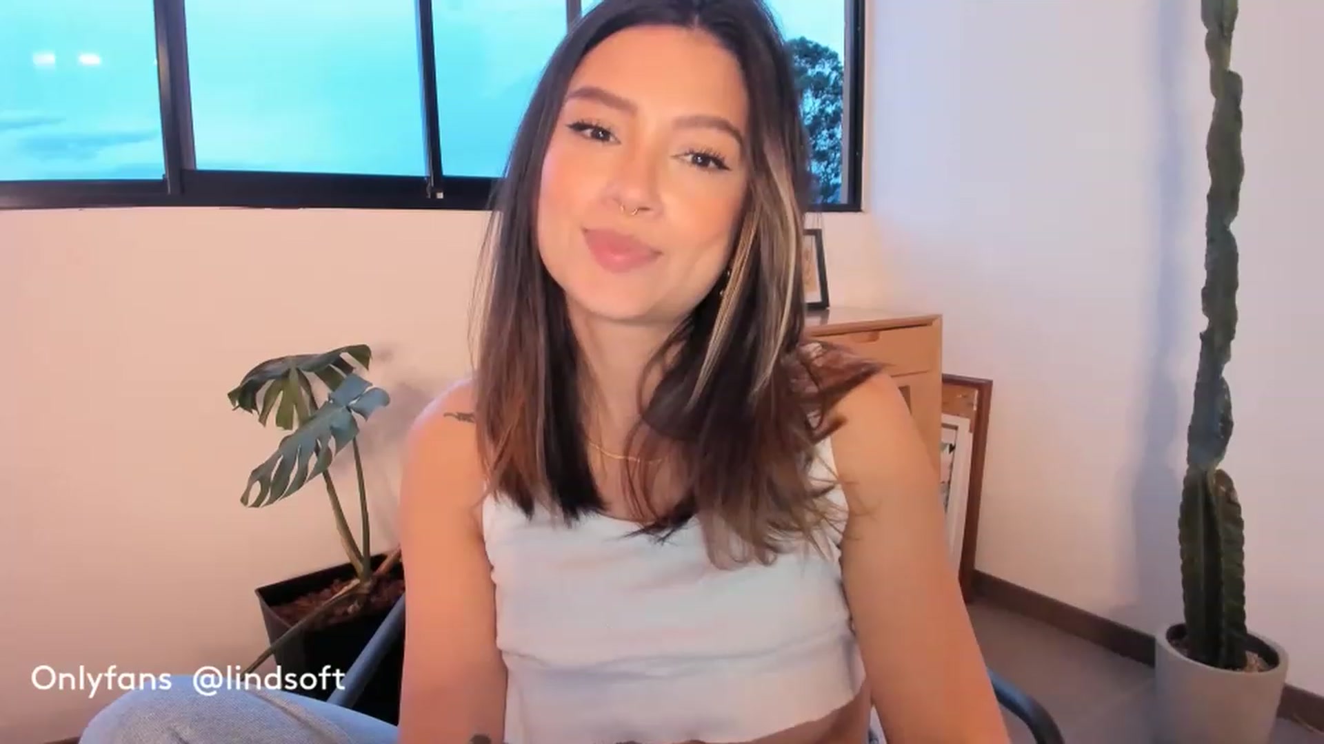 Gallery image thumbnail from Lindsoft's myfreecams stream on, 06/15/2023, 23:45 image 6 of 20