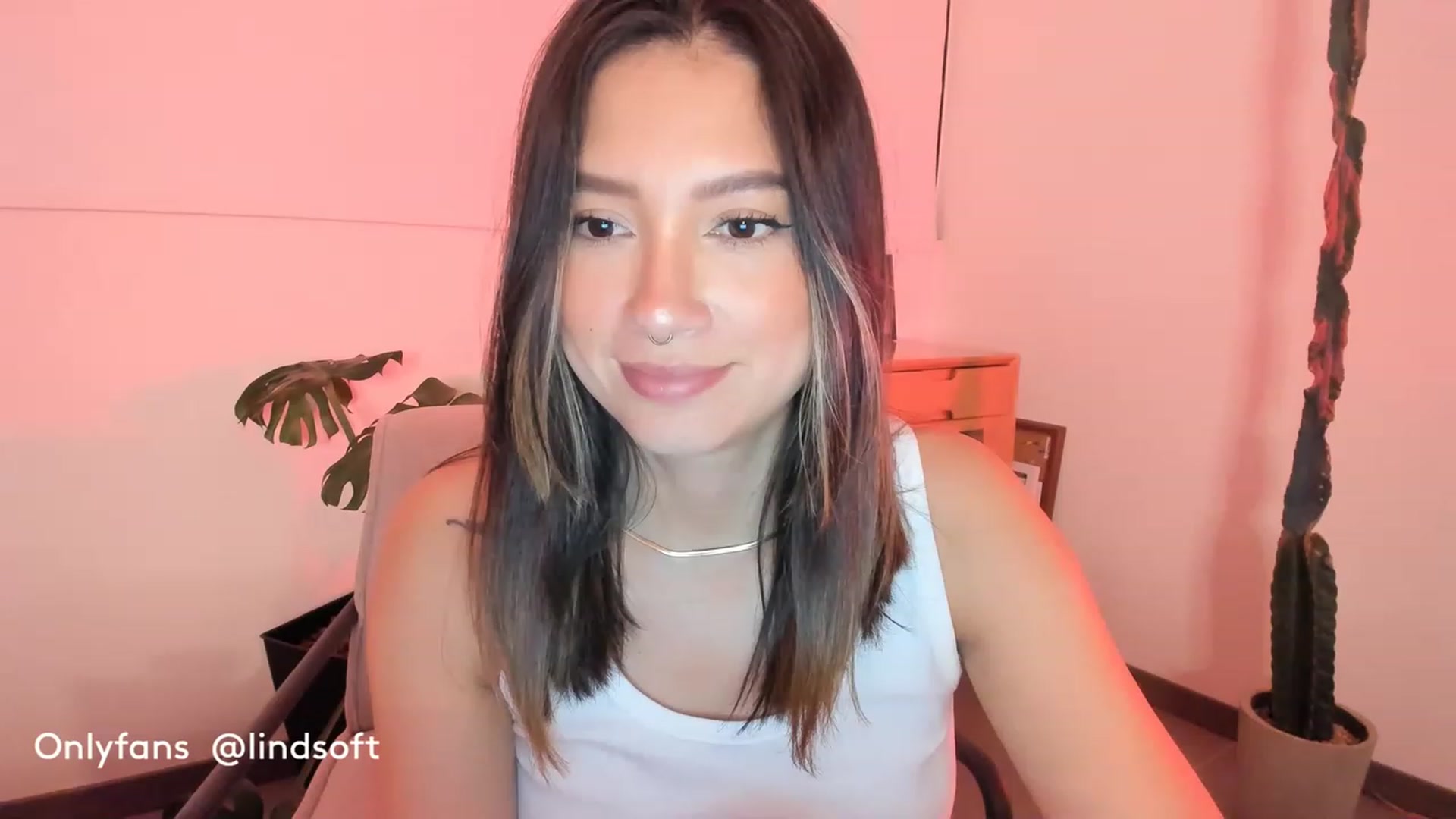 Gallery image thumbnail from Lindsoft's myfreecams stream on, 06/16/2023, 02:40 image 3 of 20