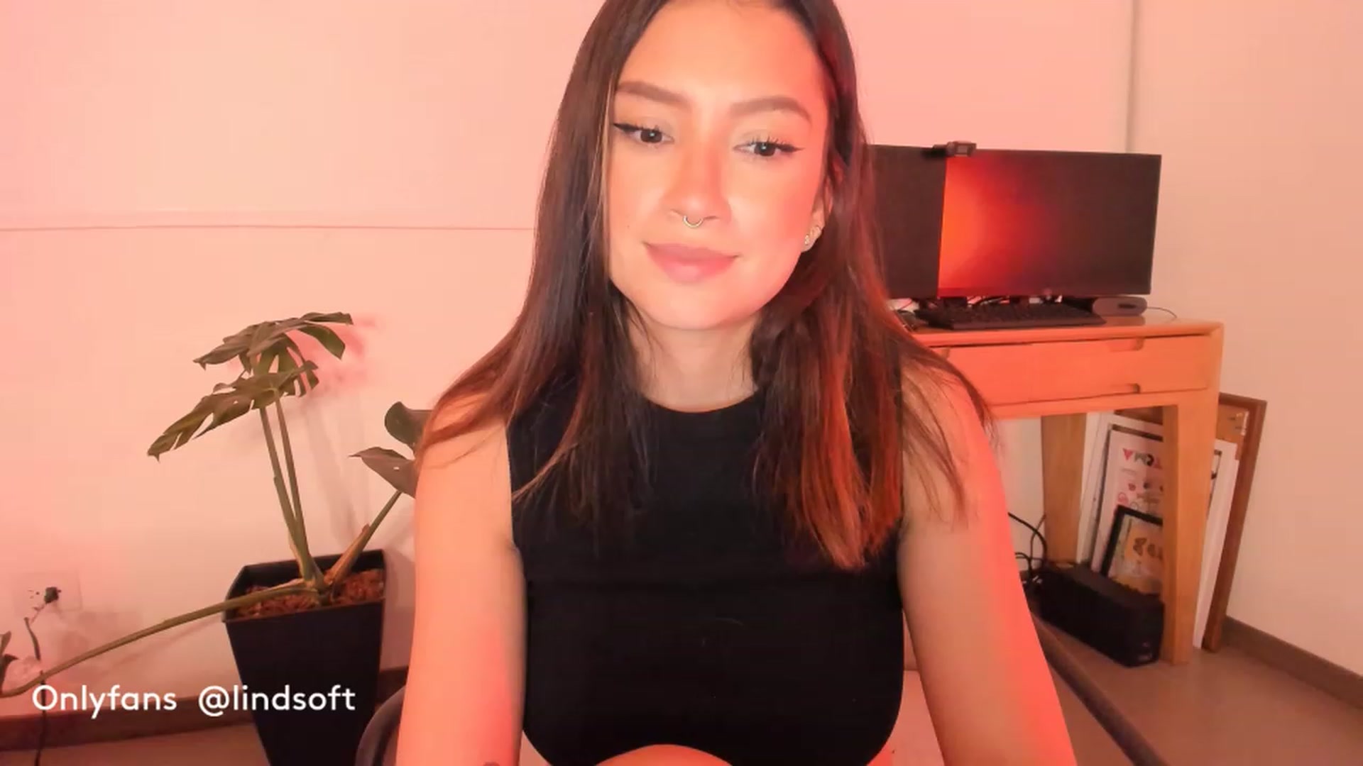 Gallery image thumbnail from Lindsoft's myfreecams stream on, 06/24/2023, 24:55 image 8 of 20