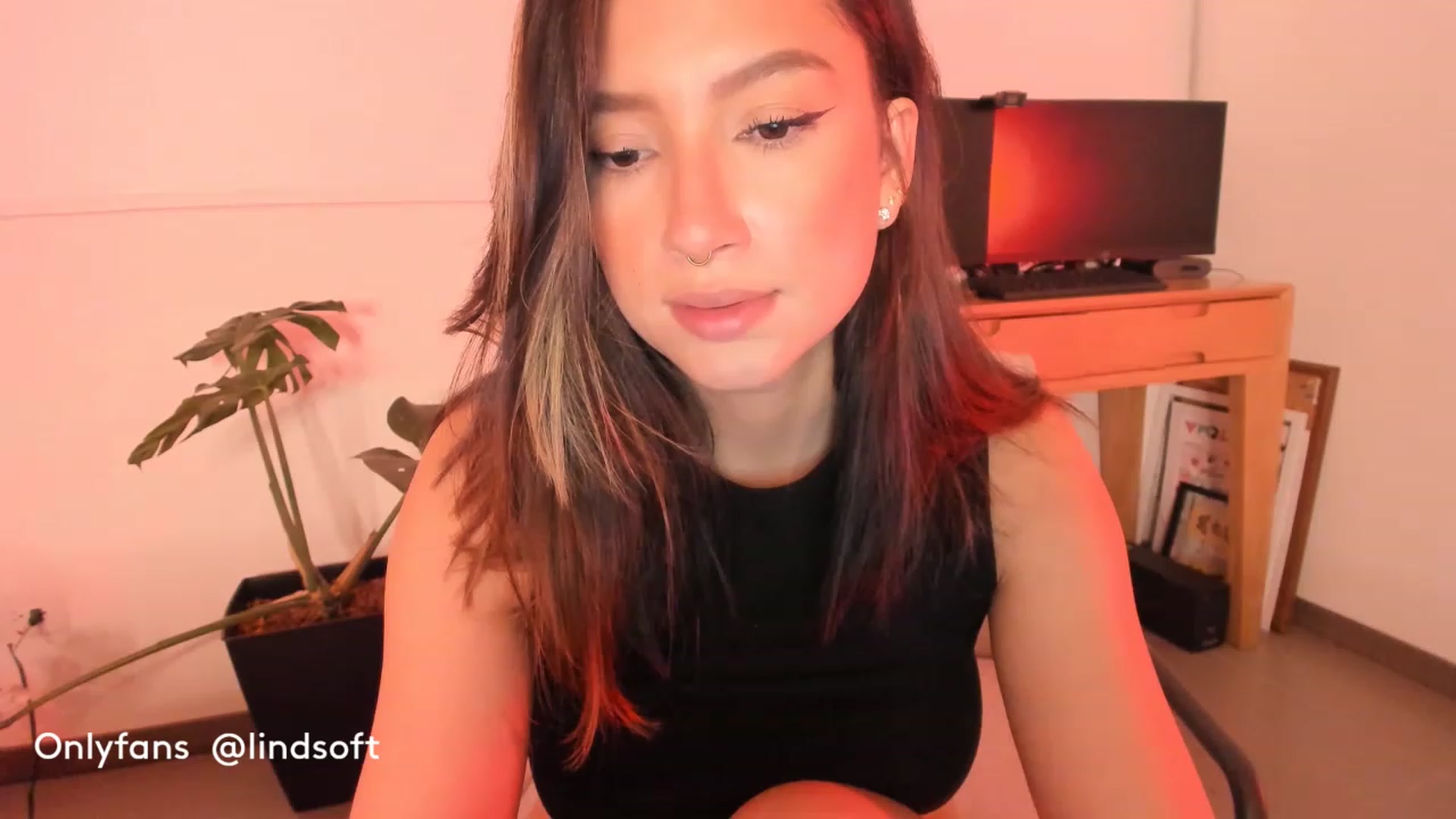 Gallery image thumbnail from Lindsoft's myfreecams stream on, 06/24/2023, 24:55 image 2 of 20