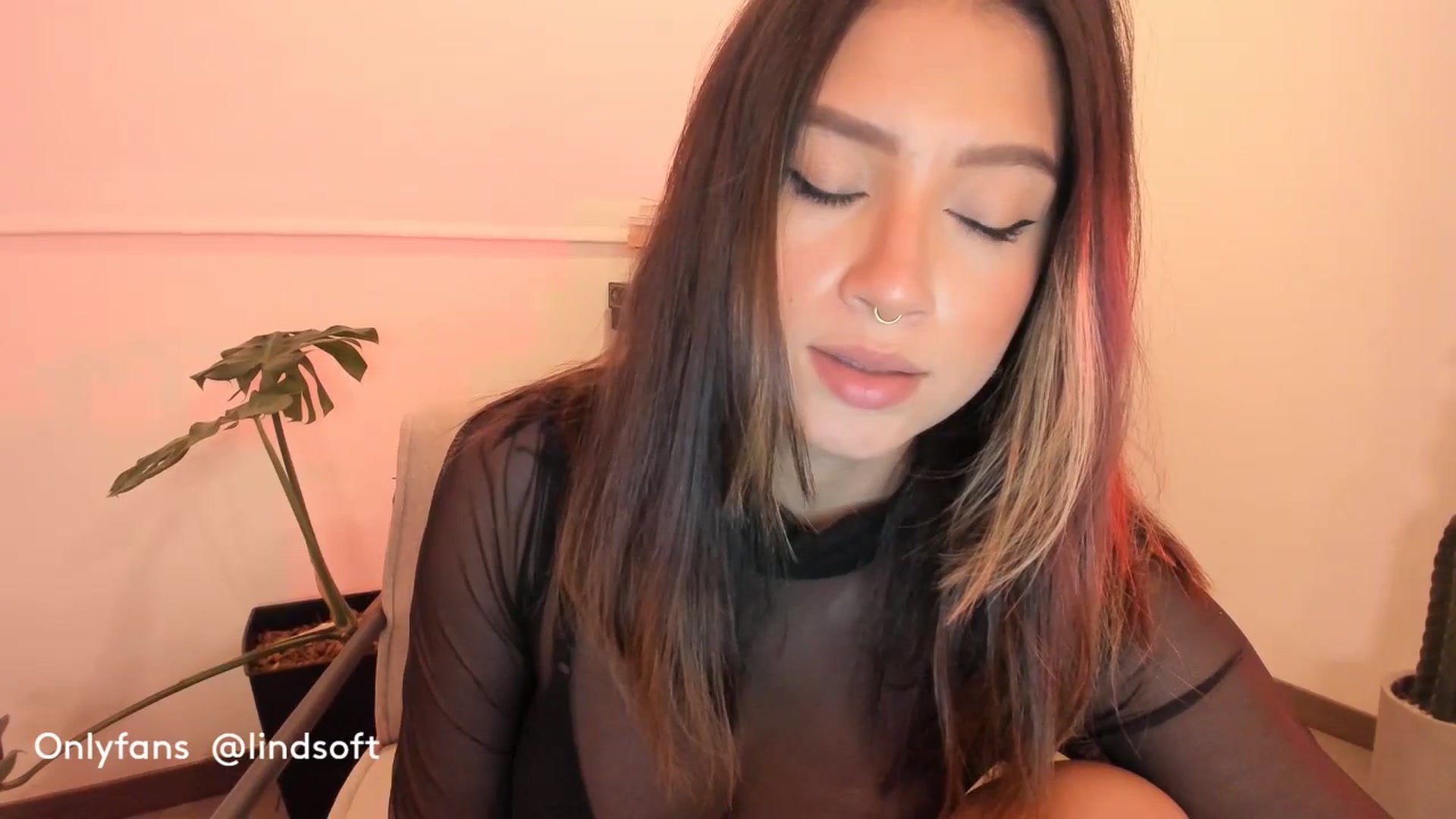 Gallery image thumbnail from Lindsoft's myfreecams stream on, 06/27/2023, 03:21 image 4 of 20