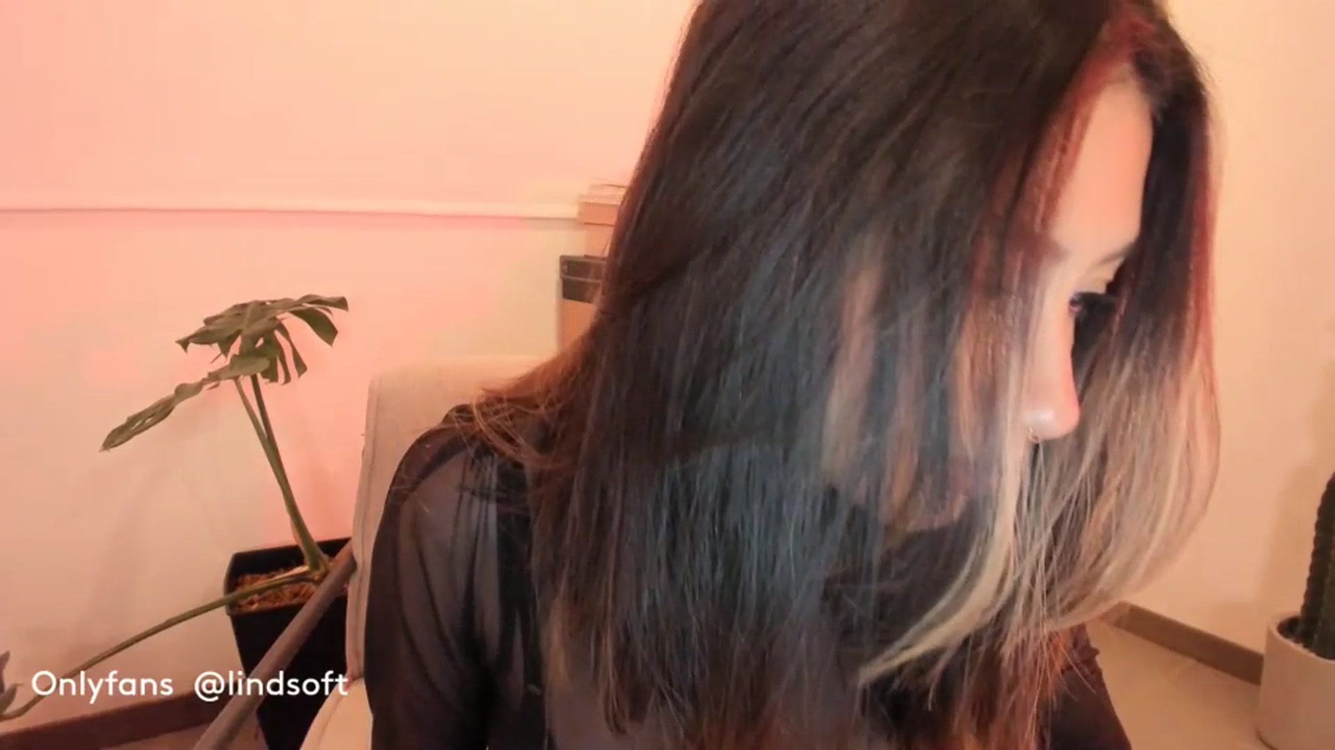 Gallery image thumbnail from Lindsoft's myfreecams stream on, 06/27/2023, 03:21 image 2 of 20