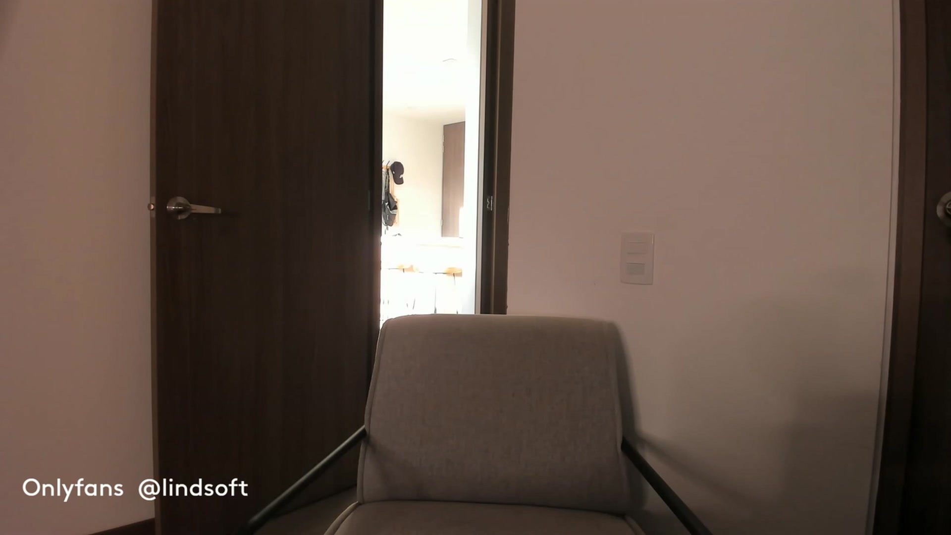 Gallery image thumbnail from Lindsoft's myfreecams stream on, 06/28/2023, 24:03 image 1 of 20