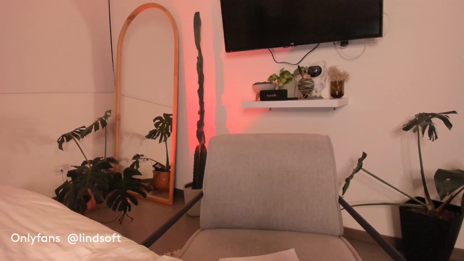 Gallery image thumbnail from Lindsoft's myfreecams stream on, 07/14/2023, 02:44 image 14 of 20