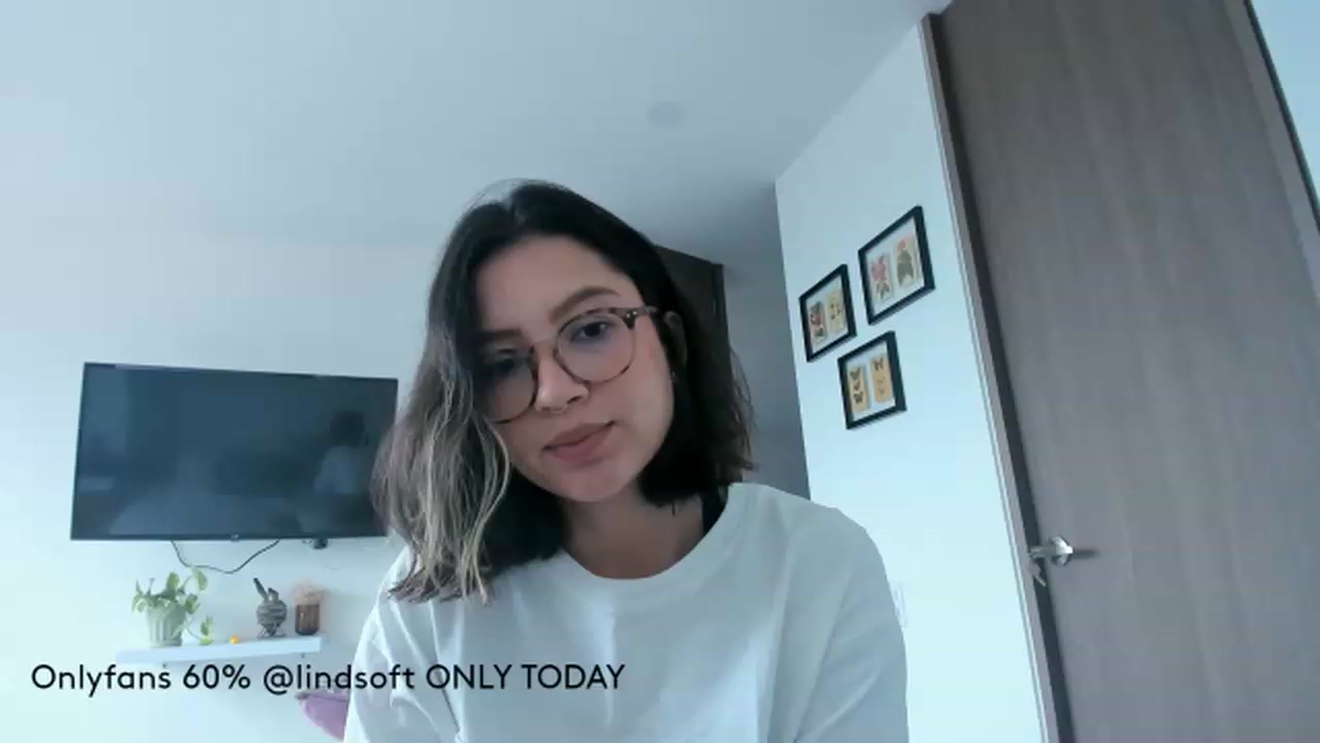 Gallery image thumbnail from Lindsoft's myfreecams stream on, 08/16/2023, 16:56 image 20 of 20