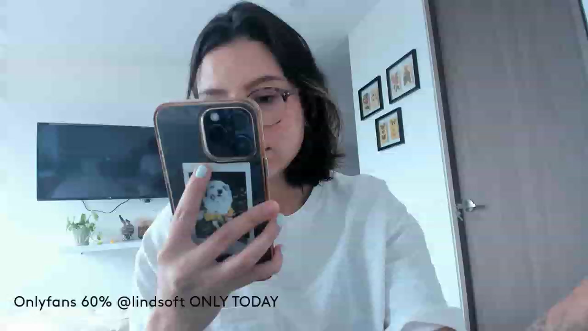 Gallery image thumbnail from Lindsoft's myfreecams stream on, 08/16/2023, 16:56 image 2 of 20
