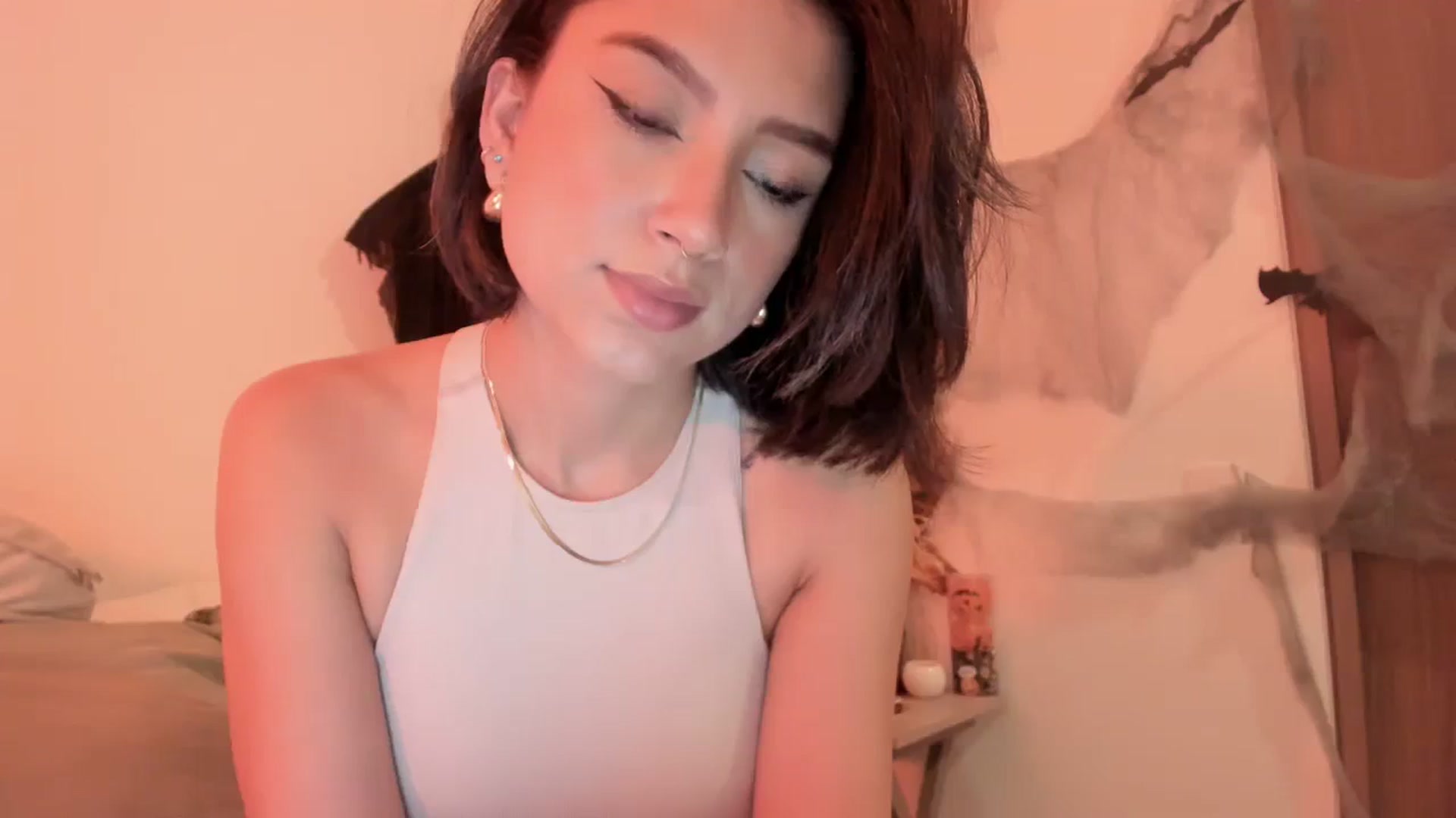 Gallery image thumbnail from Lindsoft's myfreecams stream on, 10/18/2023, 24:48 image 8 of 20