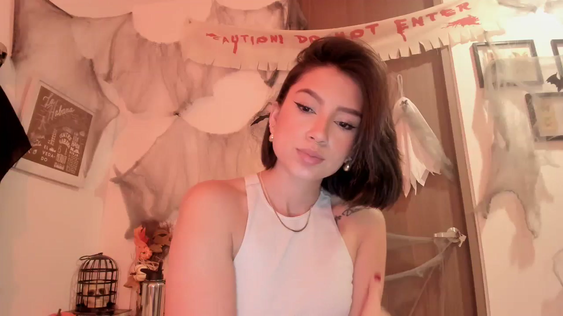 Gallery image thumbnail from Lindsoft's myfreecams stream on, 10/18/2023, 24:48 image 17 of 20