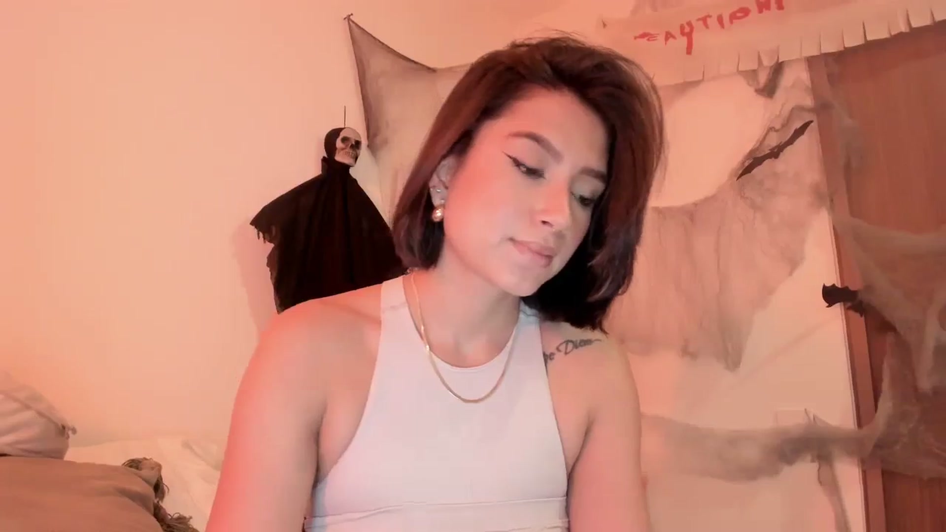 Gallery image thumbnail from Lindsoft's myfreecams stream on, 10/18/2023, 24:48 image 2 of 20