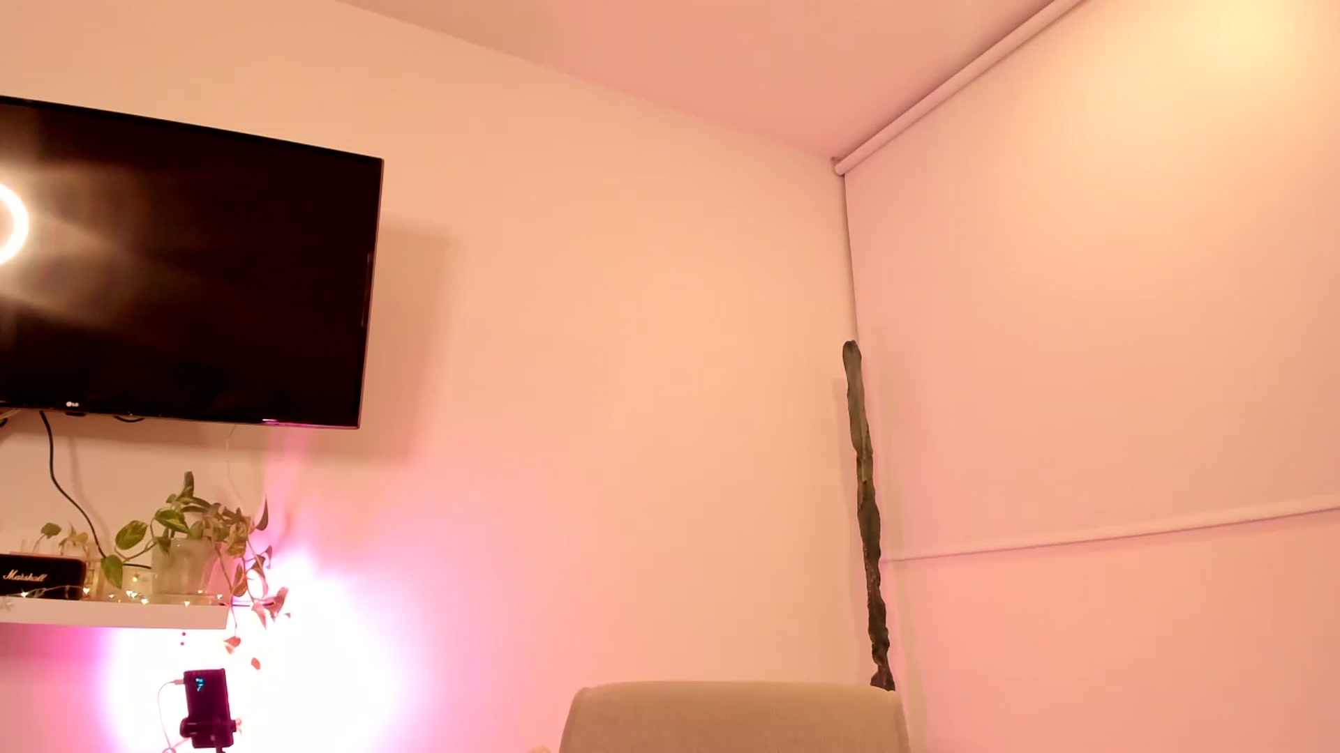 Gallery image thumbnail from Lindsoft's myfreecams stream on, 12/12/2023, 02:18 image 6 of 20