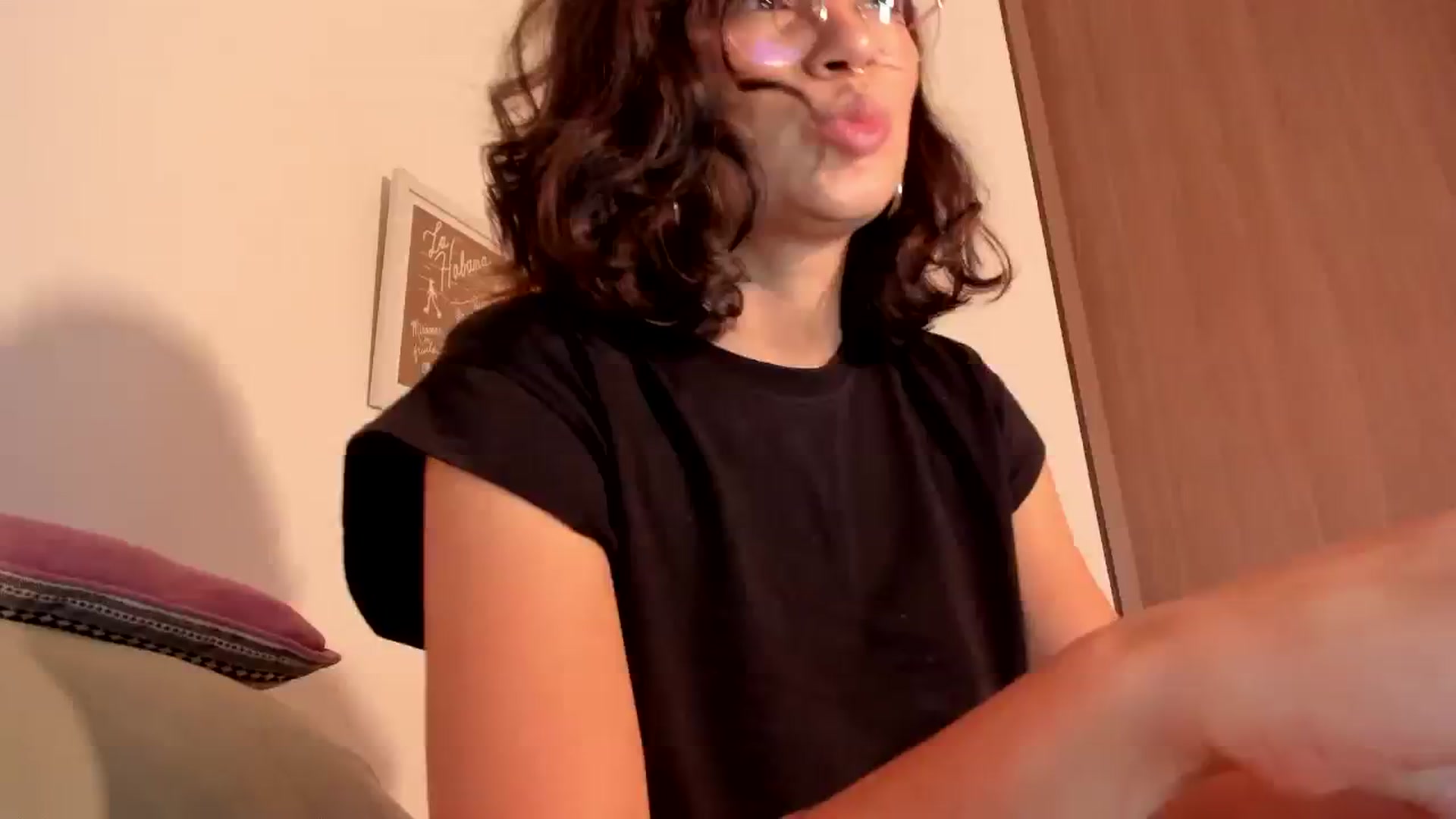 Gallery image thumbnail from Lindsoft's myfreecams stream on, 02/20/2024, 23:21 image 1 of 20