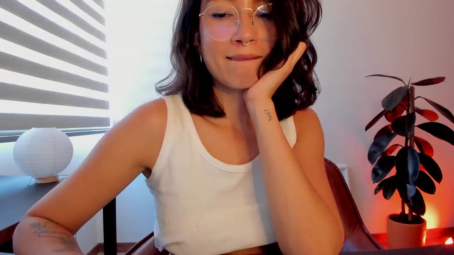 Gallery image thumbnail from Lindsoft's myfreecams stream on, 03/10/2024, 21:59 image 18 of 20