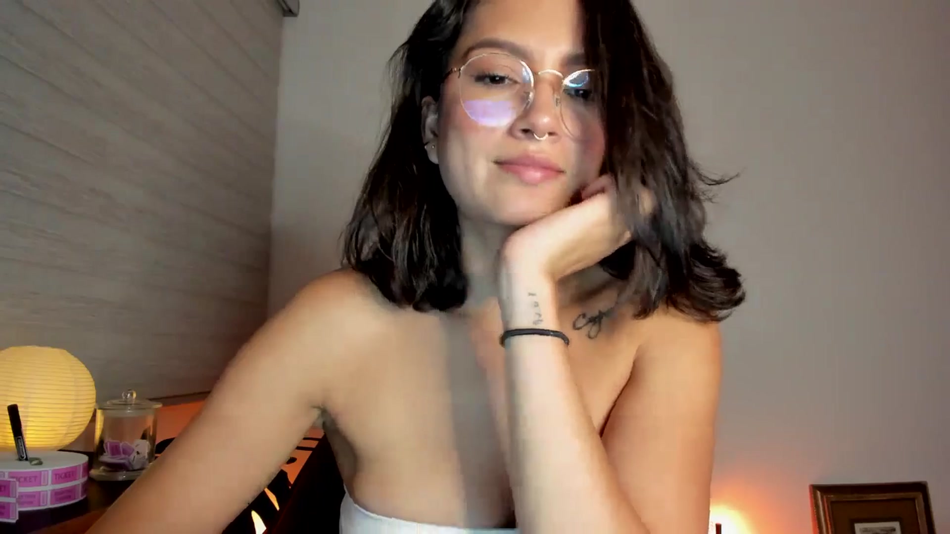 Gallery image thumbnail from Lindsoft's myfreecams stream on, 04/29/2024, 24:24 image 20 of 20