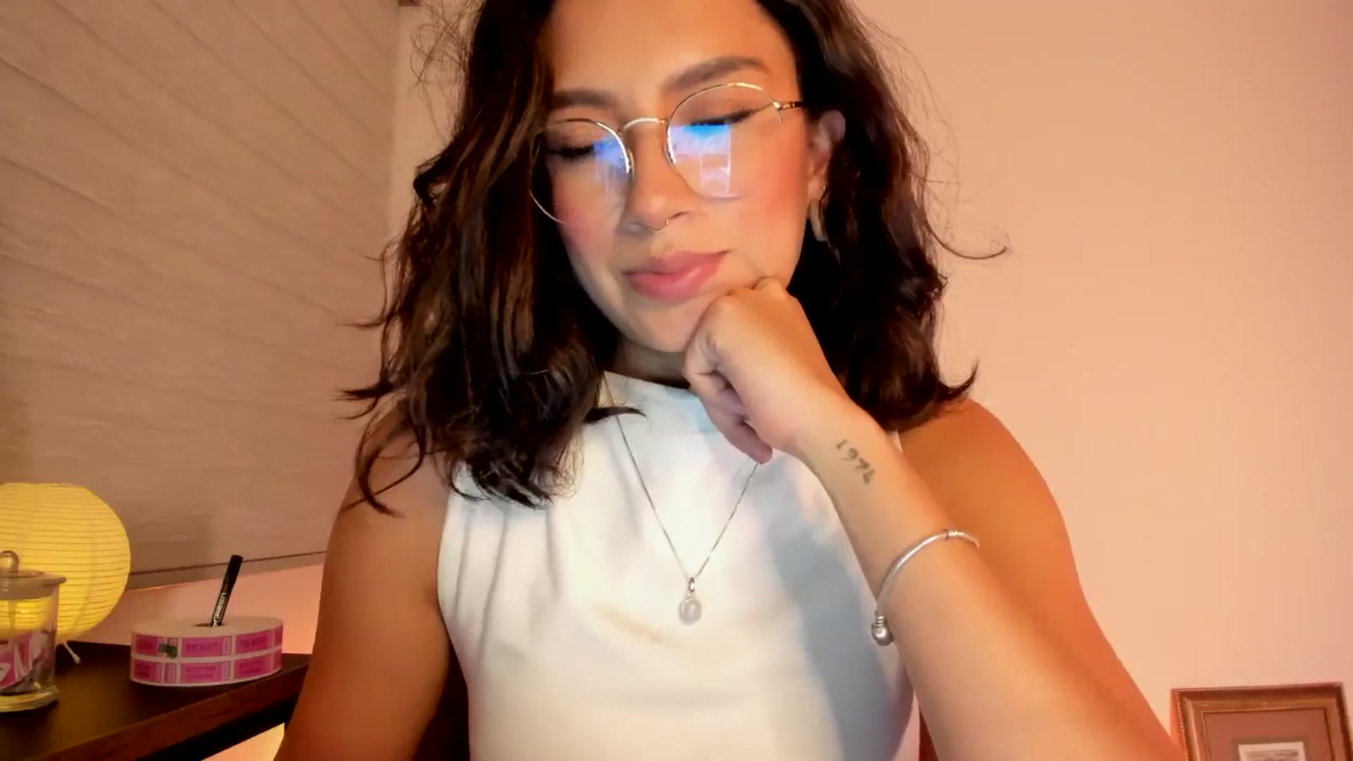 Gallery image thumbnail from Lindsoft's myfreecams stream on, 05/04/2024, 03:53 image 3 of 20
