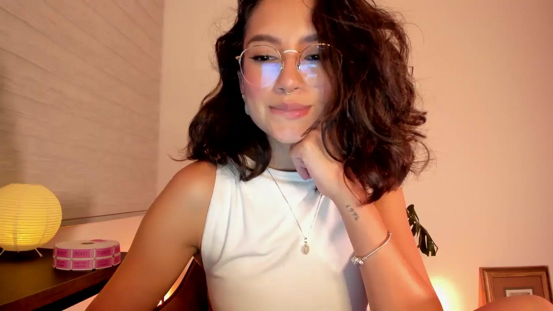Gallery image thumbnail from Lindsoft's myfreecams stream on, 05/04/2024, 03:53 image 12 of 20