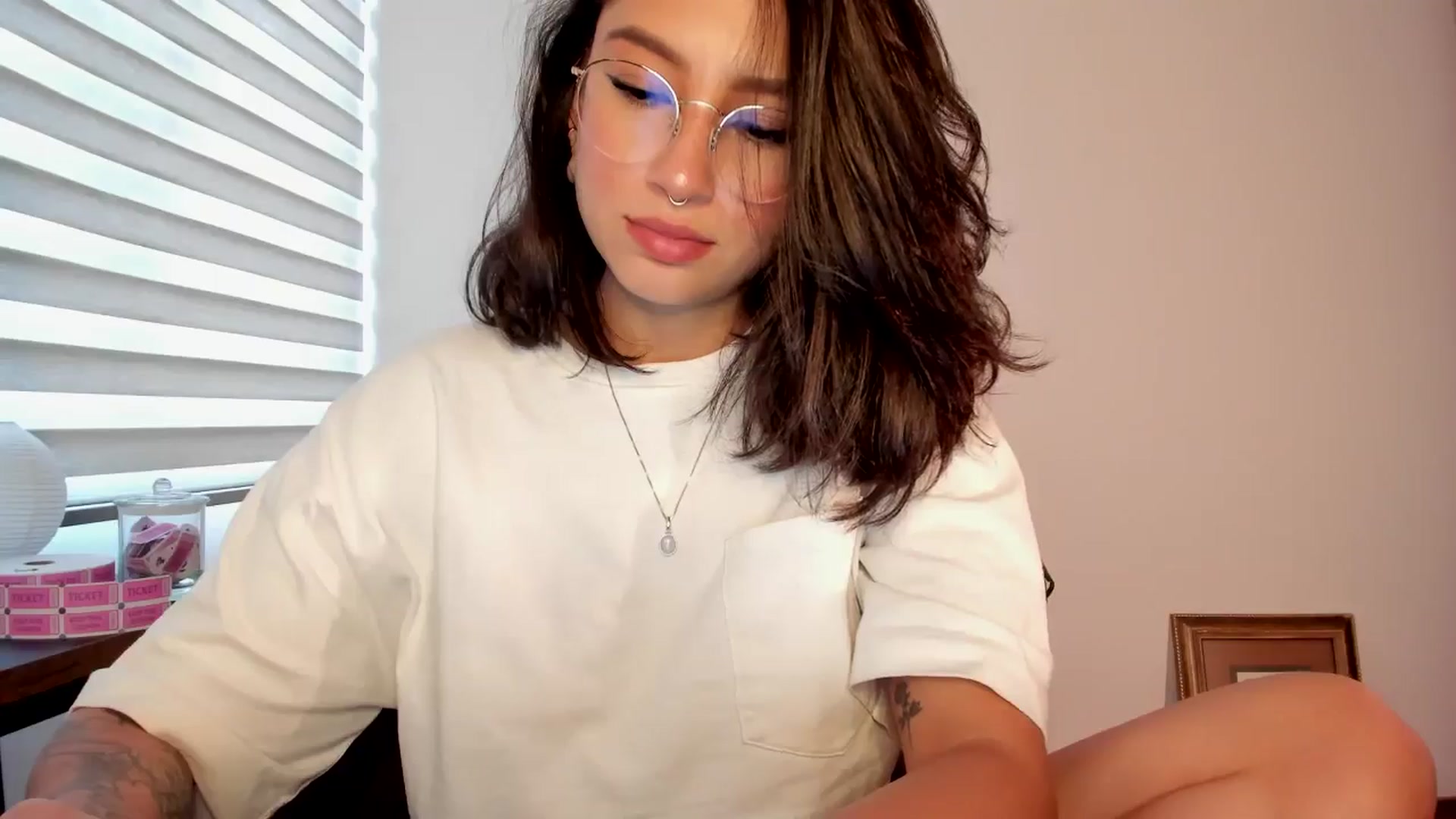 Gallery image thumbnail from Lindsoft's myfreecams stream on, 05/13/2024, 23:05 image 13 of 20