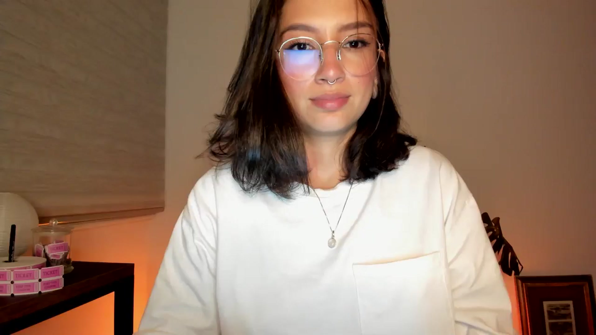 Gallery image thumbnail from Lindsoft's myfreecams stream on, 05/14/2024, 04:45 image 13 of 20