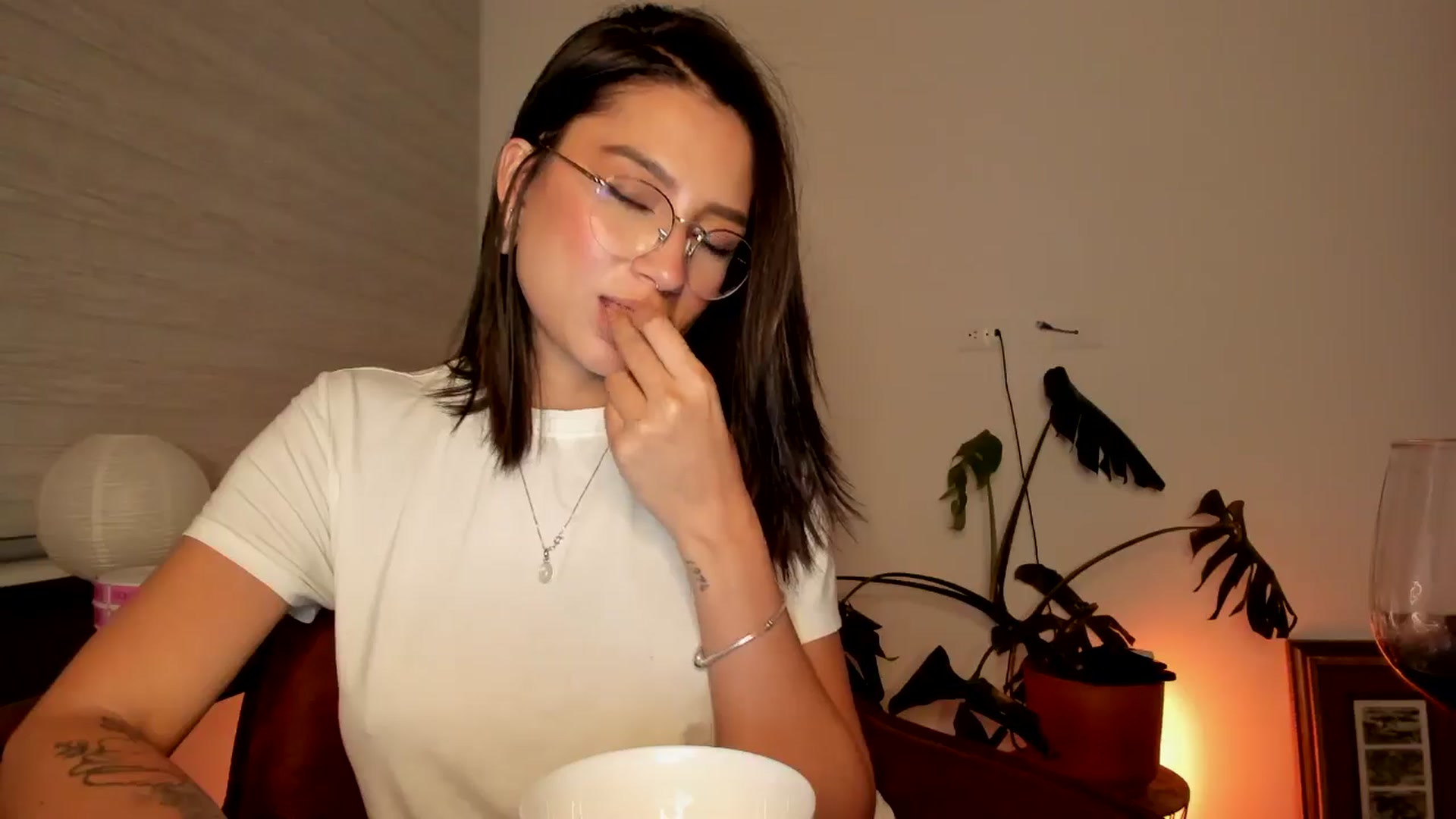 Gallery image thumbnail from Lindsoft's myfreecams stream on, 05/15/2024, 03:24 image 17 of 20