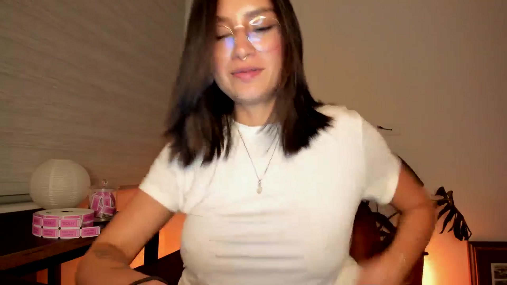 Gallery image thumbnail from Lindsoft's myfreecams stream on, 05/15/2024, 05:09 image 16 of 20