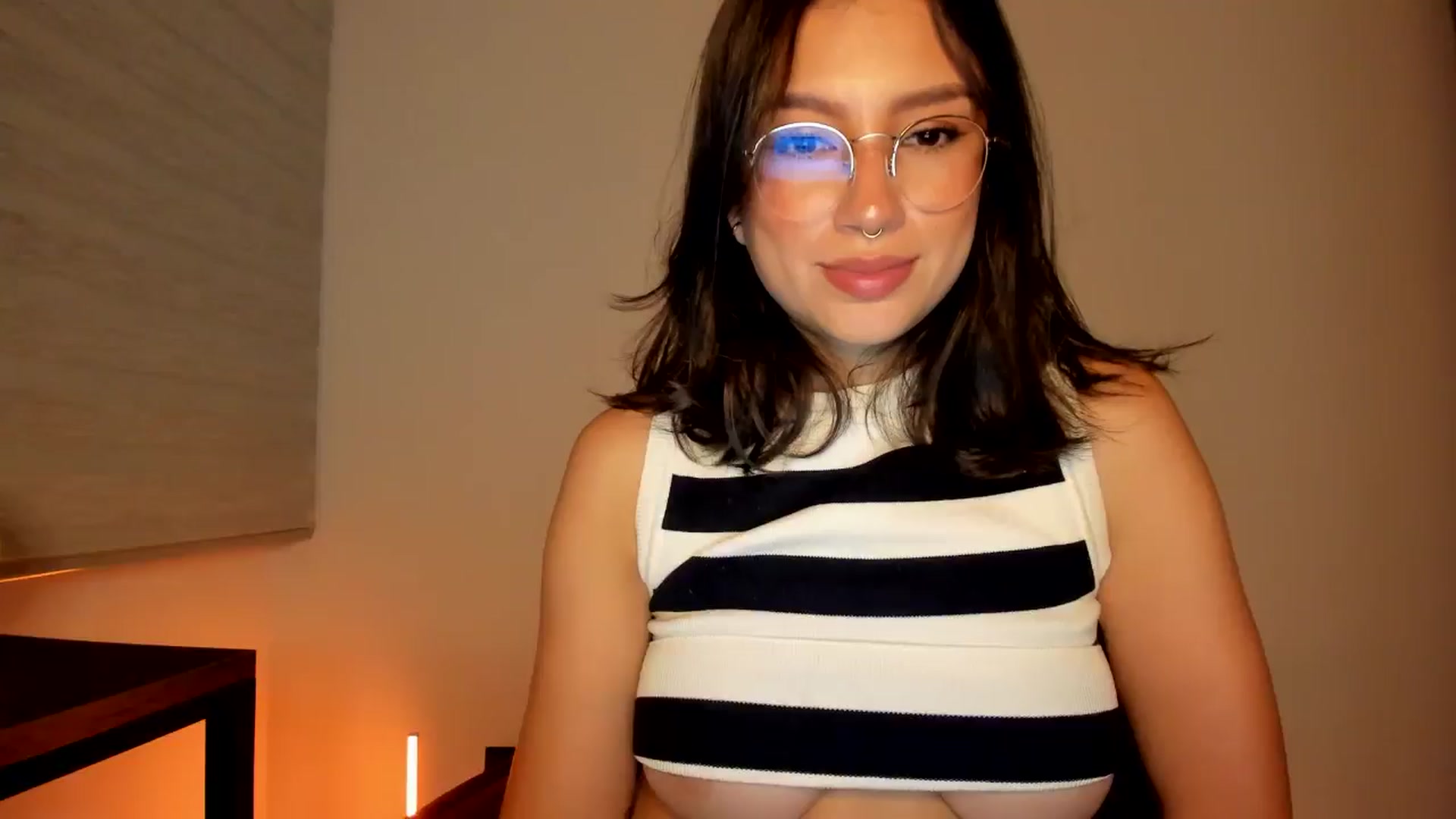 Gallery image thumbnail from Lindsoft's myfreecams stream on, 06/21/2024, 24:38 image 12 of 20