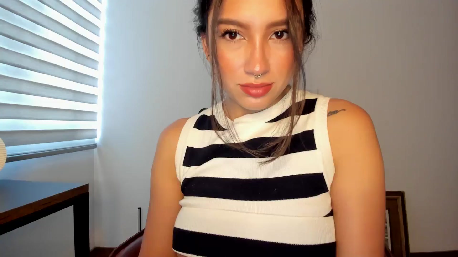 Gallery image thumbnail from Lindsoft's myfreecams stream on, 06/21/2024, 24:38 image 3 of 20