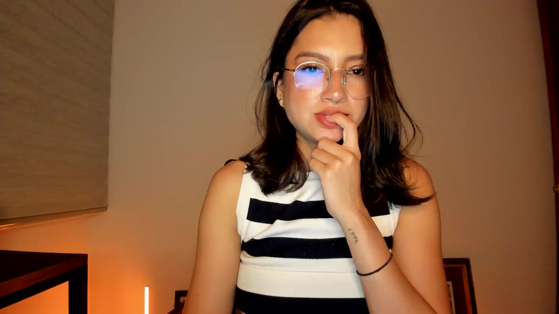 Gallery image thumbnail from Lindsoft's myfreecams stream on, 06/21/2024, 02:46 image 6 of 20