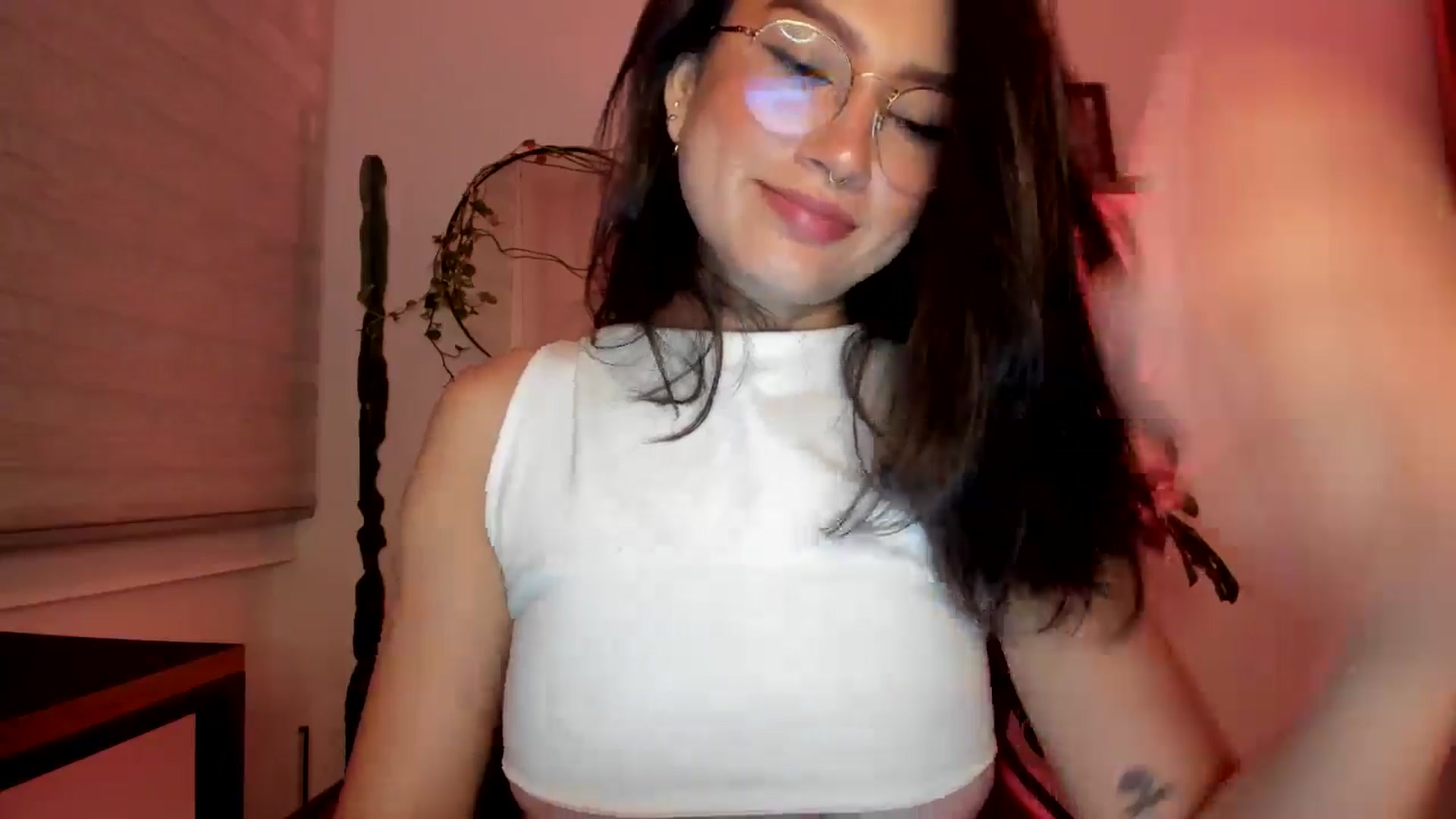 Gallery image thumbnail from Lindsoft's myfreecams stream on, 08/10/2024, 03:42 image 7 of 20