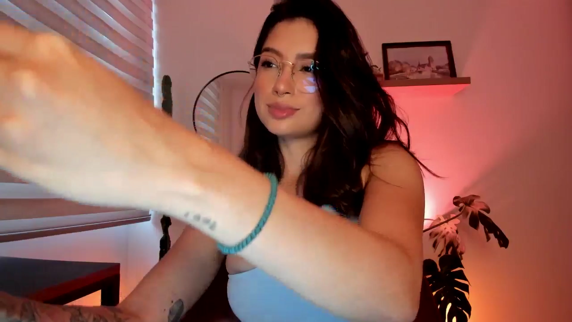 Gallery image thumbnail from Lindsoft's myfreecams stream on, 08/14/2024, 23:38 image 11 of 20