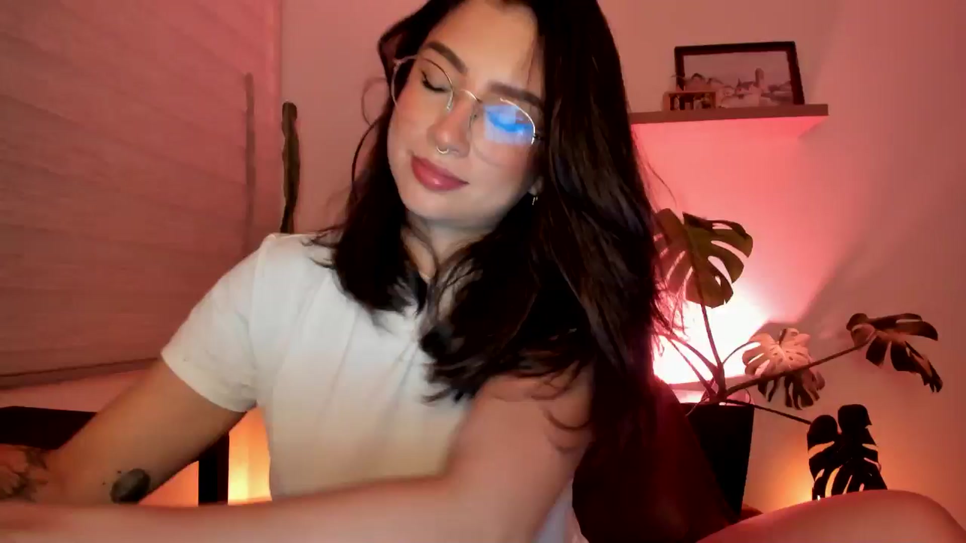 Gallery image thumbnail from Lindsoft's myfreecams stream on, 09/05/2024, 04:38 image 1 of 20